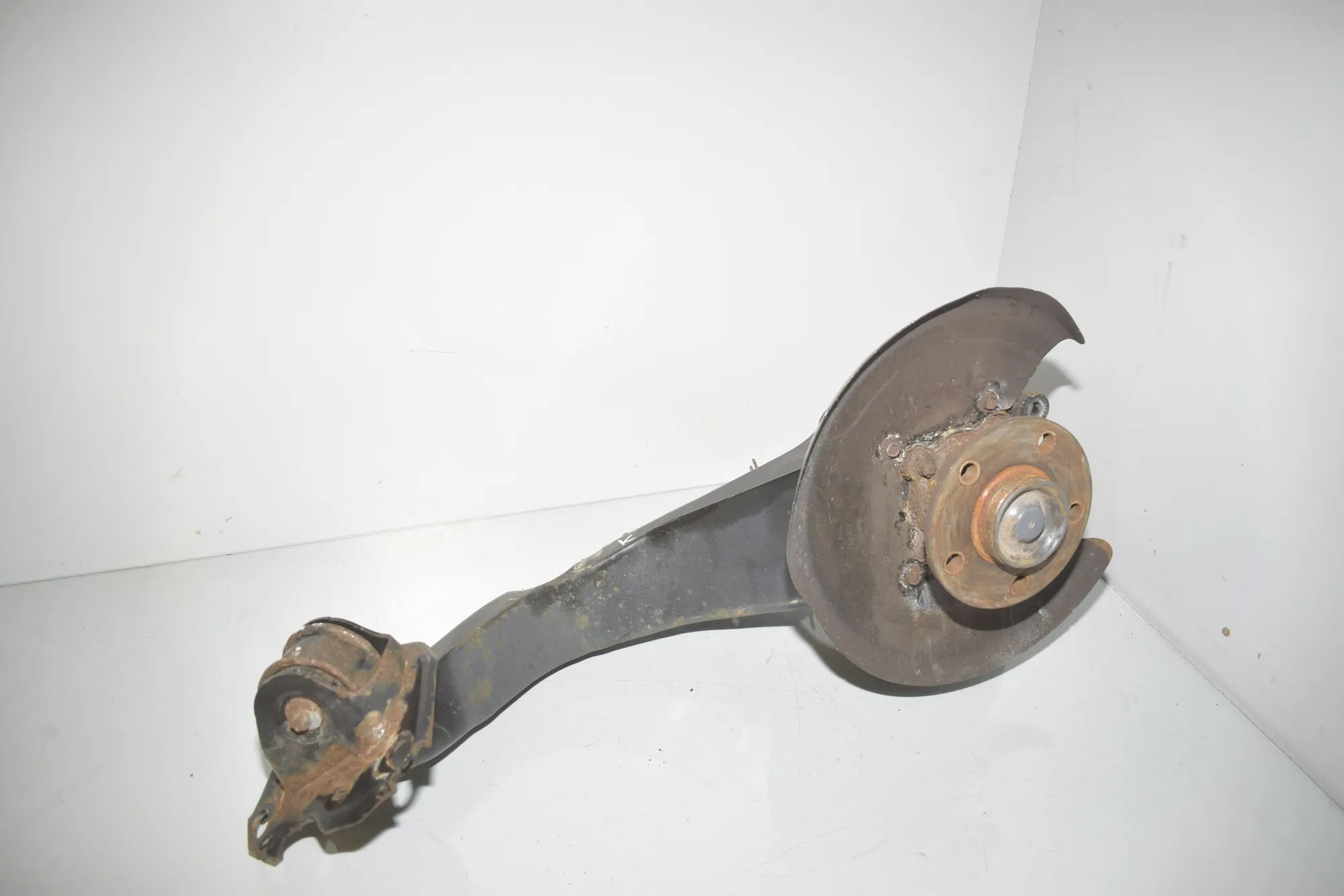 Rear Left Wheel Hub Spindle – OEM 8842879 · BMW 2 Active Tourer (F45) 216 d 2014 – 2