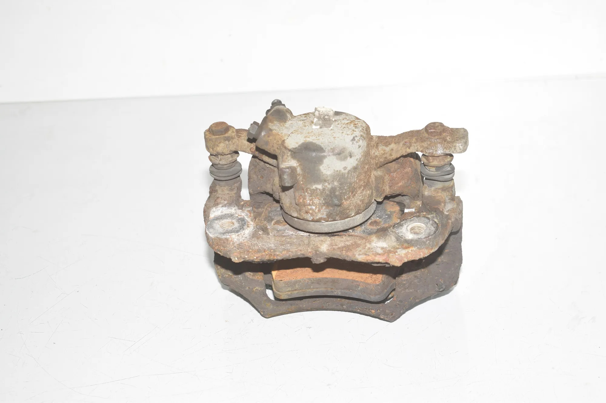 Front Left Brake Caliper – OEM 6860263 · BMW 2 Active Tourer (F45) 216 d 2014 – 4