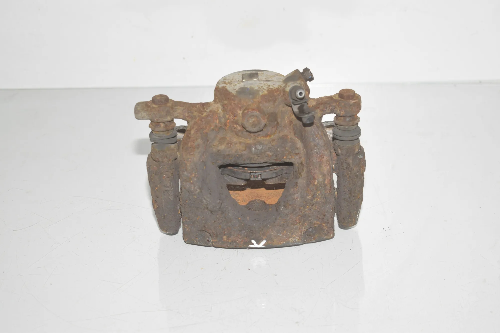 Front Left Brake Caliper – OEM 6860263 · BMW 2 Active Tourer (F45) 216 d 2014 – 2