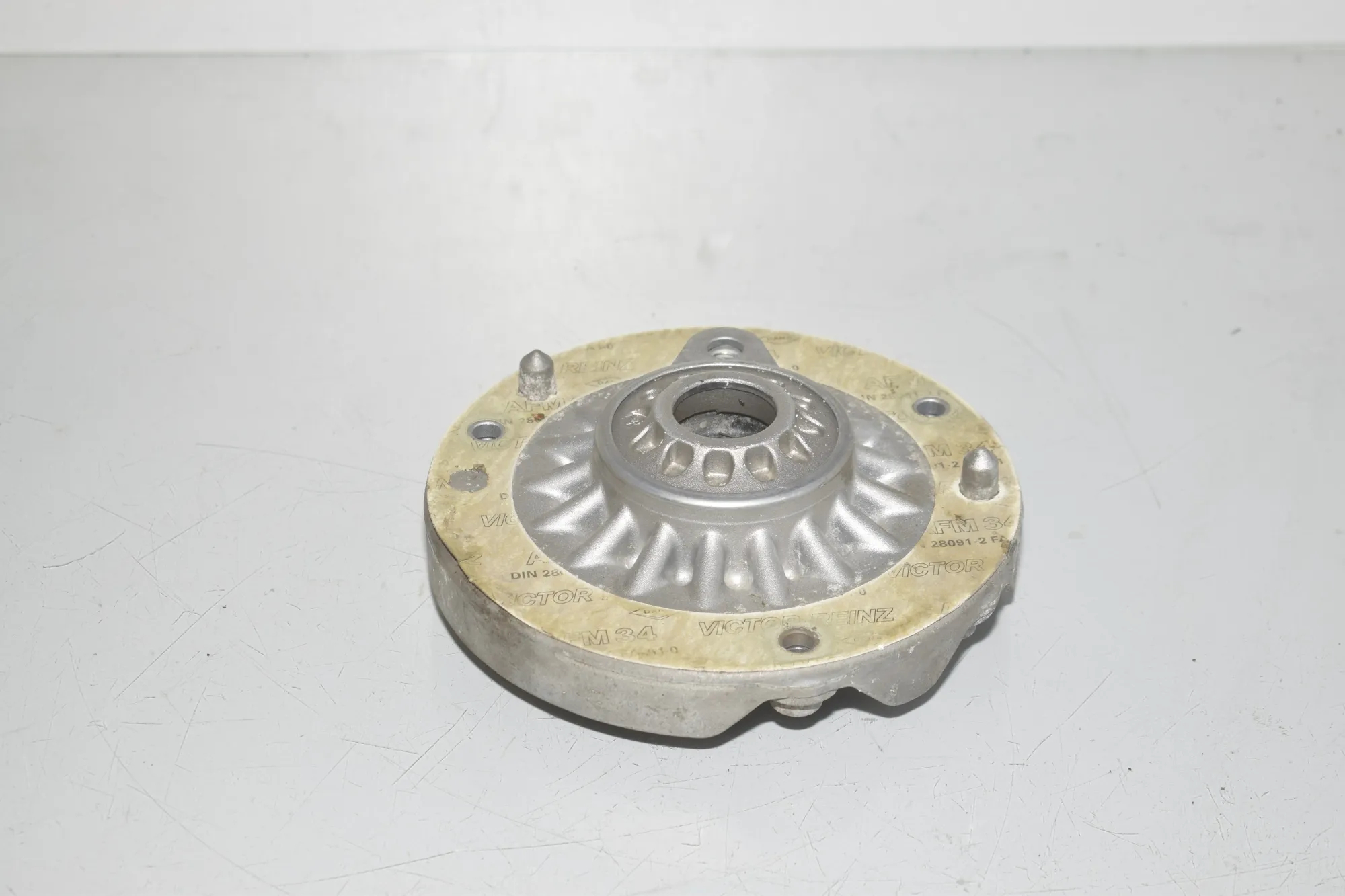 Front Left Shock Absorber Bracket – OEM 6892617 · BMW 2 Active Tourer (F45) 216 d 2014