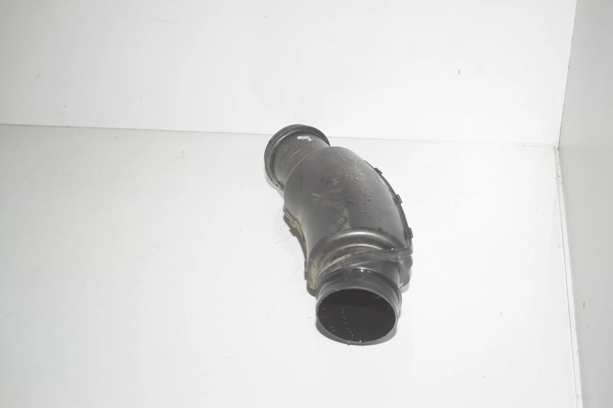 Air Intake Tube – OEM 7632501 · BMW X1 (E84) sDrive 20 i 2012 – 2