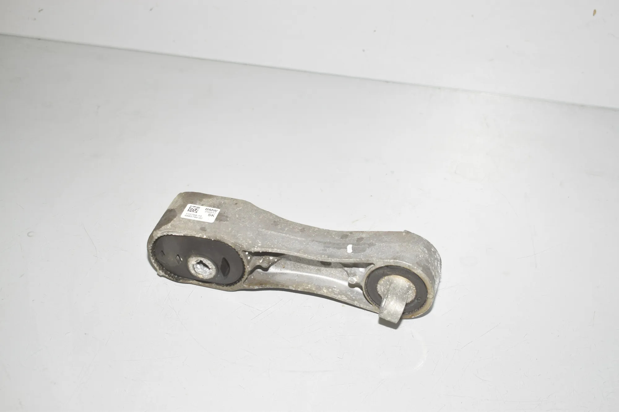 Gearbox Mount – OEM 6885786 · BMW X1 (F48) xDrive 18 d 2017