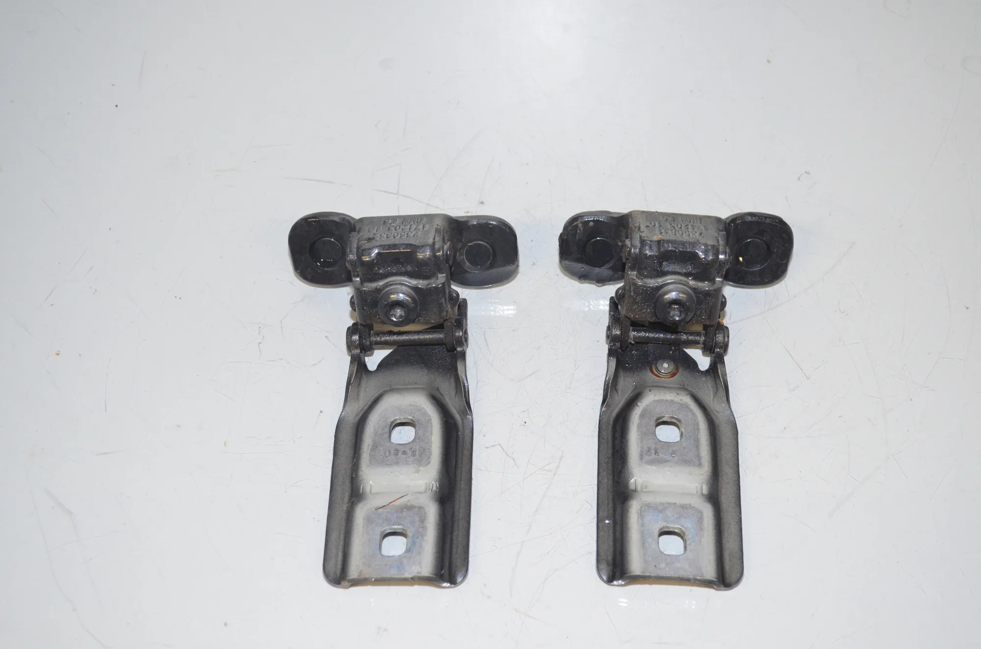 Left Side Bootlid Hinge – OEM 7350832 · BMW X1 (F48) xDrive 18 d 2017