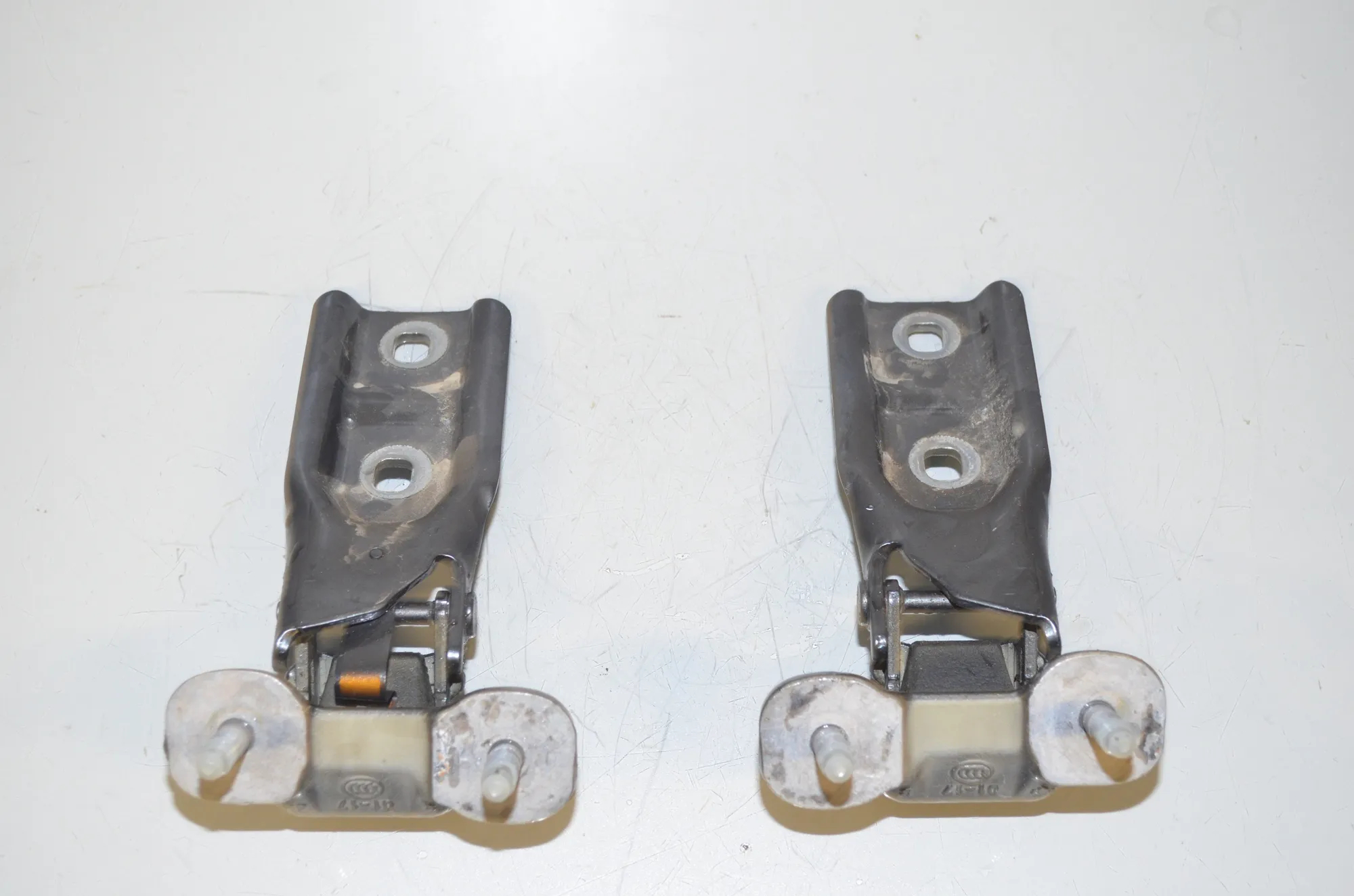 Left Side Bootlid Hinge – OEM 7350832 · BMW X1 (F48) xDrive 18 d 2017 – 3