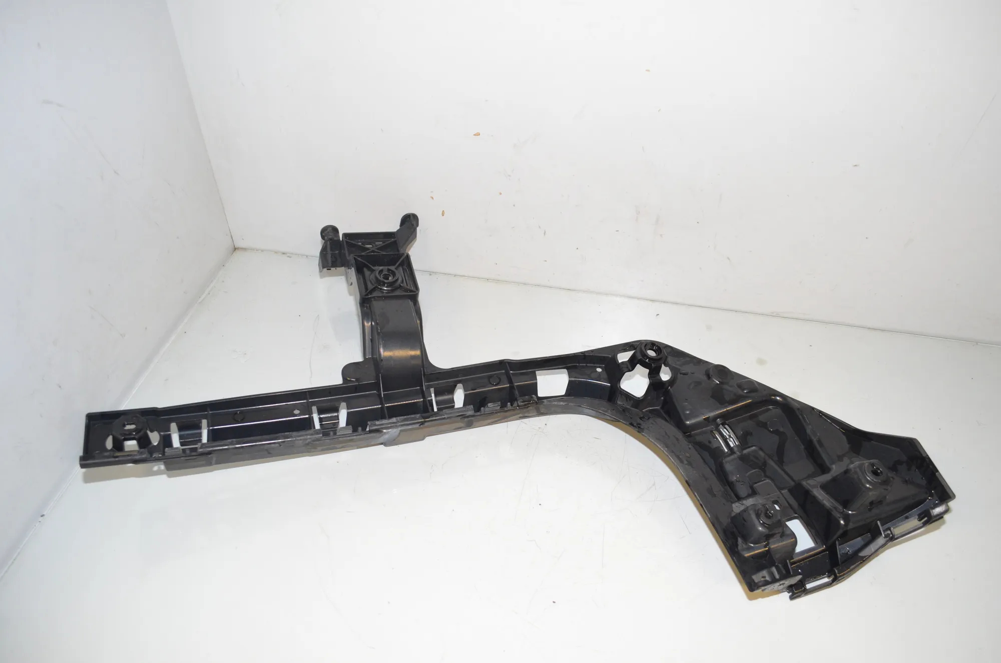 Rear Right Bumper Bracket – OEM 7381120 · BMW X1 (F48) xDrive 18 d 2017 – 4