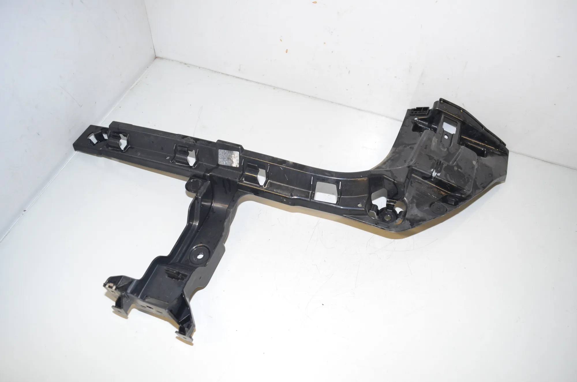 Rear Right Bumper Bracket – OEM 7381120 · BMW X1 (F48) xDrive 18 d 2017