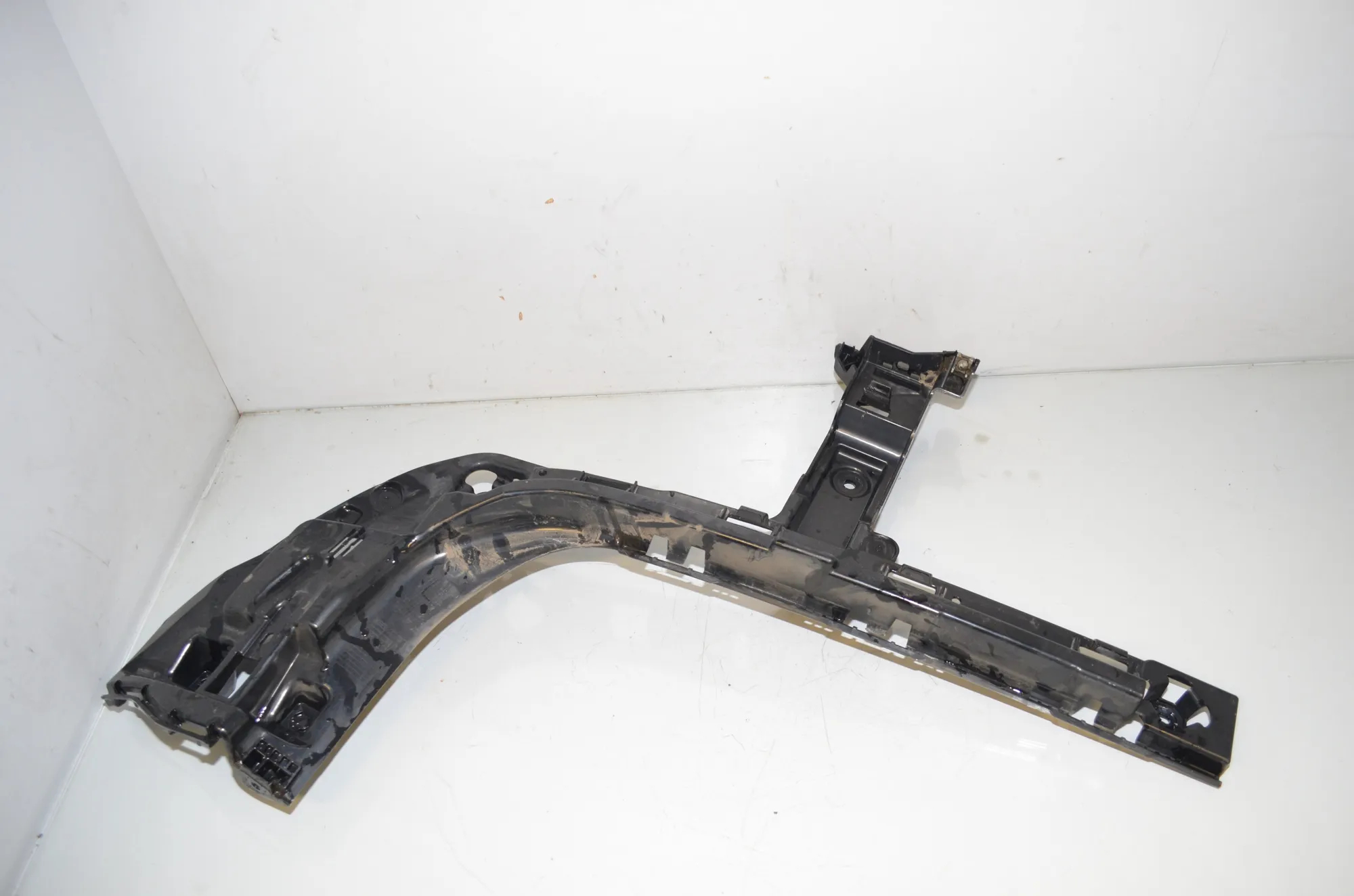 Rear Right Bumper Bracket – OEM 7381120 · BMW X1 (F48) xDrive 18 d 2017 – 2