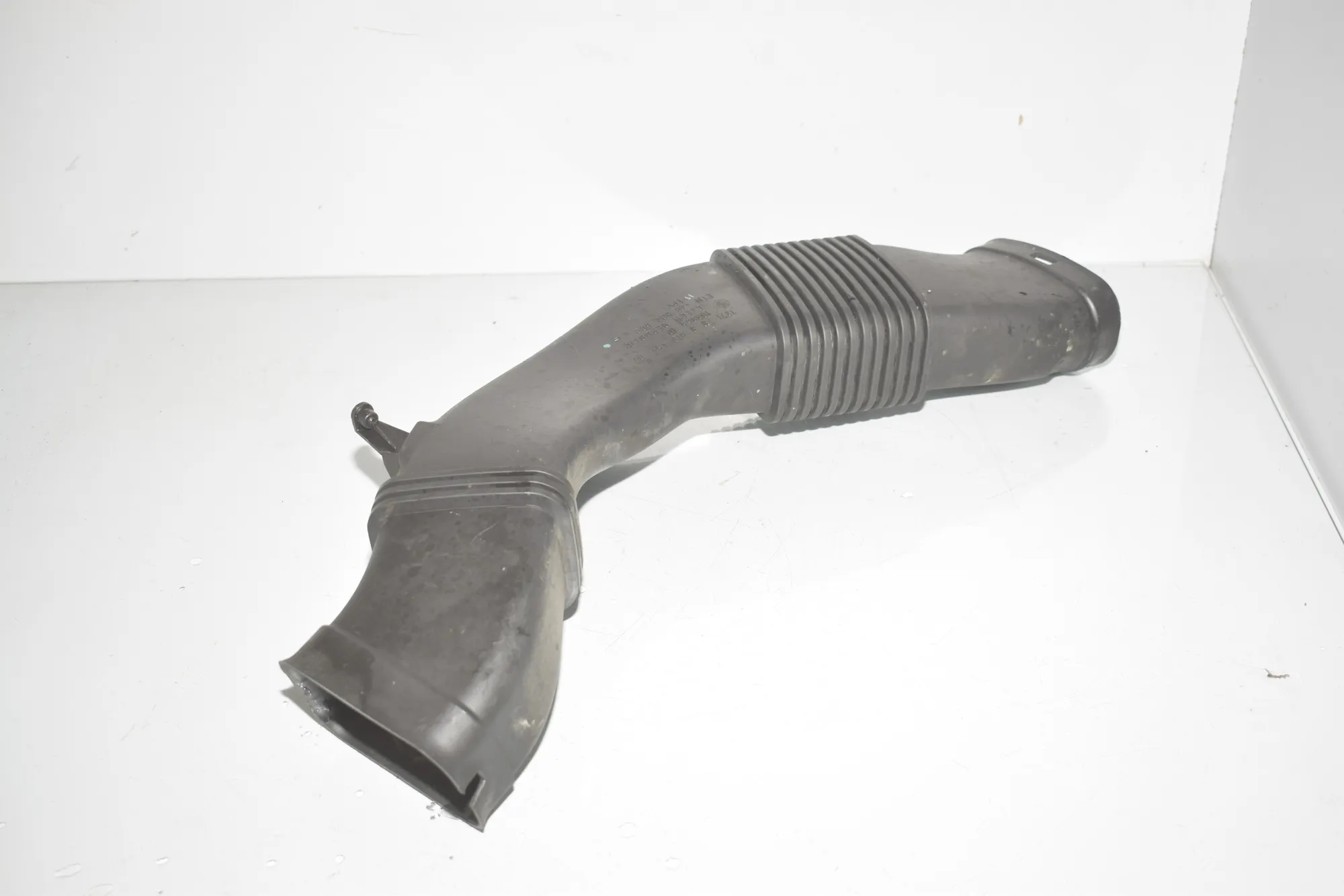 Air Intake Tube – OEM 8513454 · BMW 5 Touring (F11) 535 d 2013 – 3