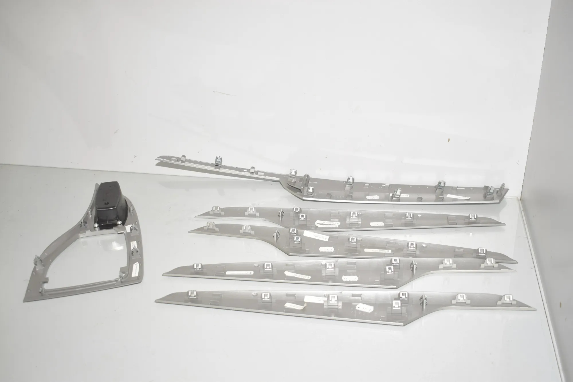 Interior Trim Strips Kit – OEM 9252846 · BMW X1 (E84) sDrive 20 i 2012 – 4