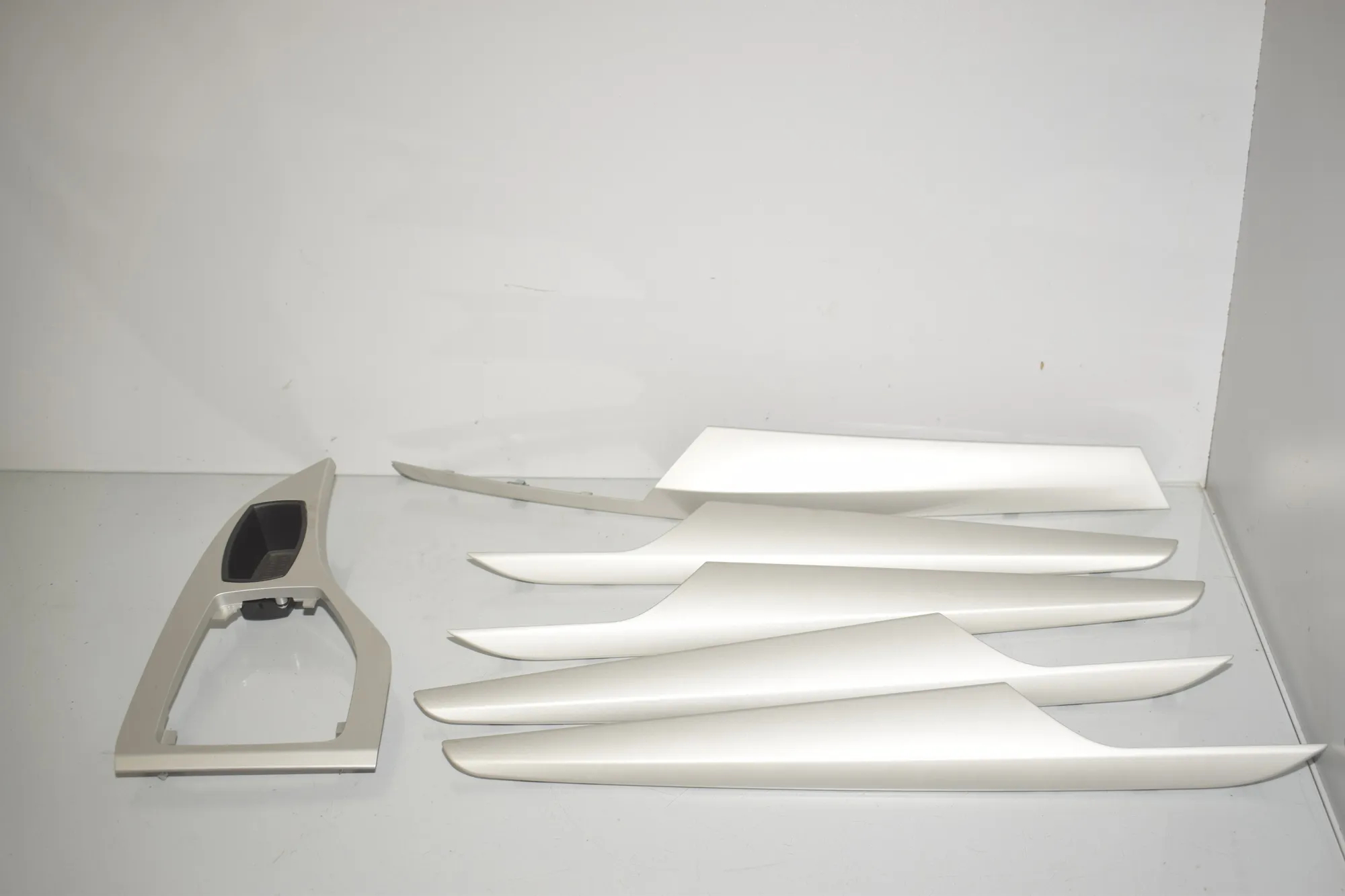 Interior Trim Strips Kit – OEM 9252846 · BMW X1 (E84) sDrive 20 i 2012