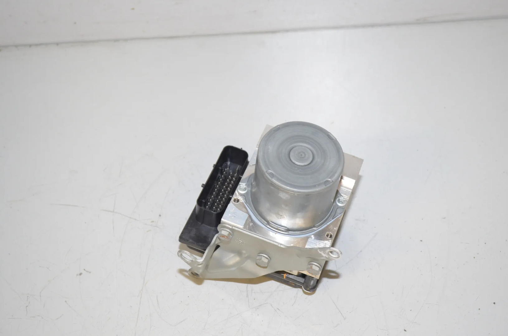 ABS Pump – OEM 6860214 · BMW X1 (E84) sDrive 20 i 2012 – 2