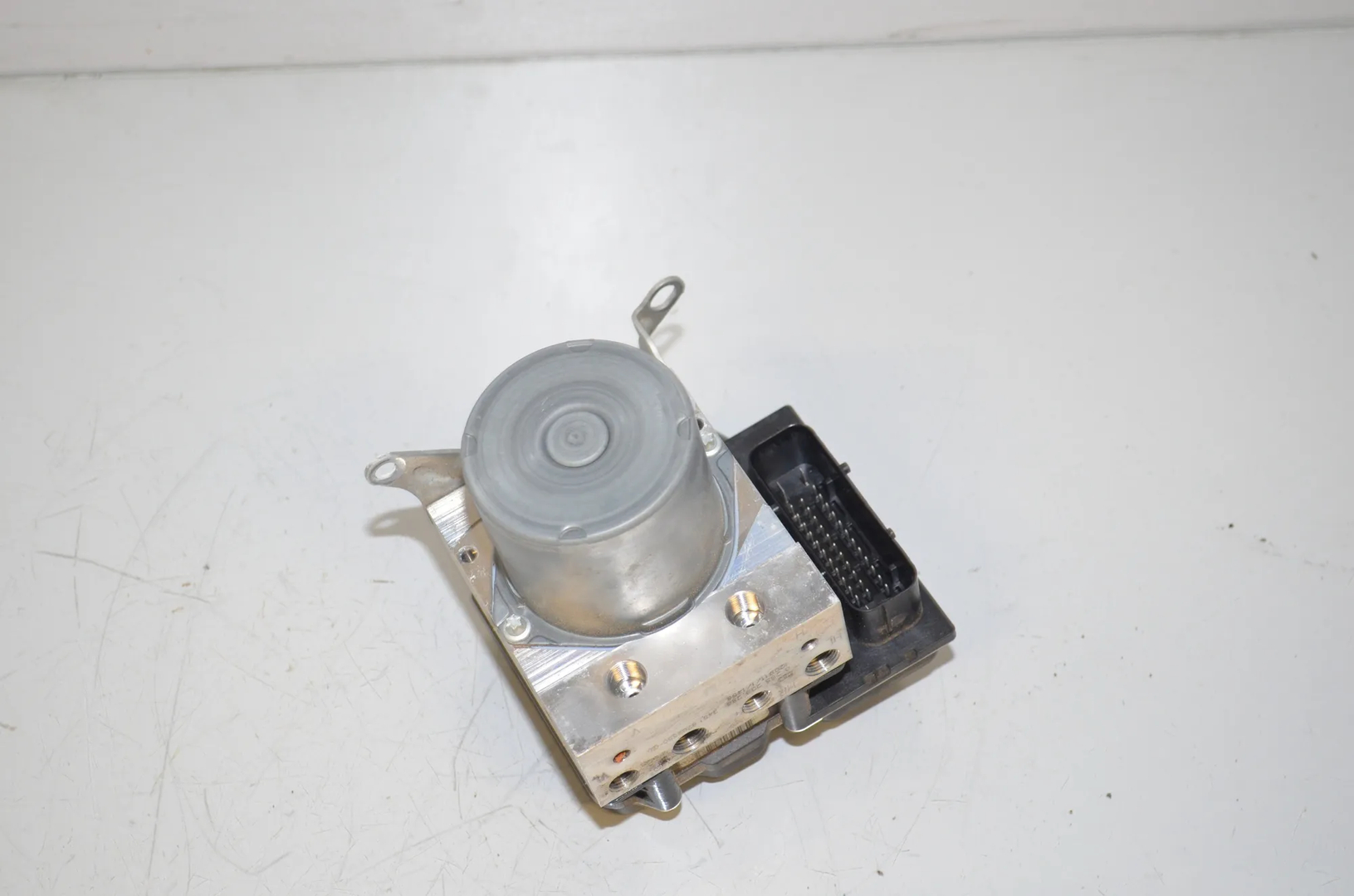 ABS Pump – OEM 6860214 · BMW X1 (E84) sDrive 20 i 2012 – 3