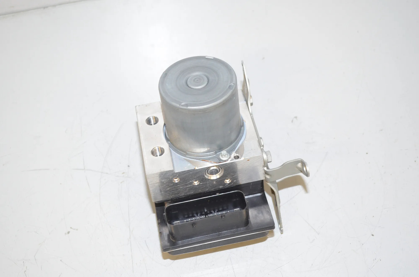 ABS Pump – OEM 6860214 · BMW X1 (E84) sDrive 20 i 2012