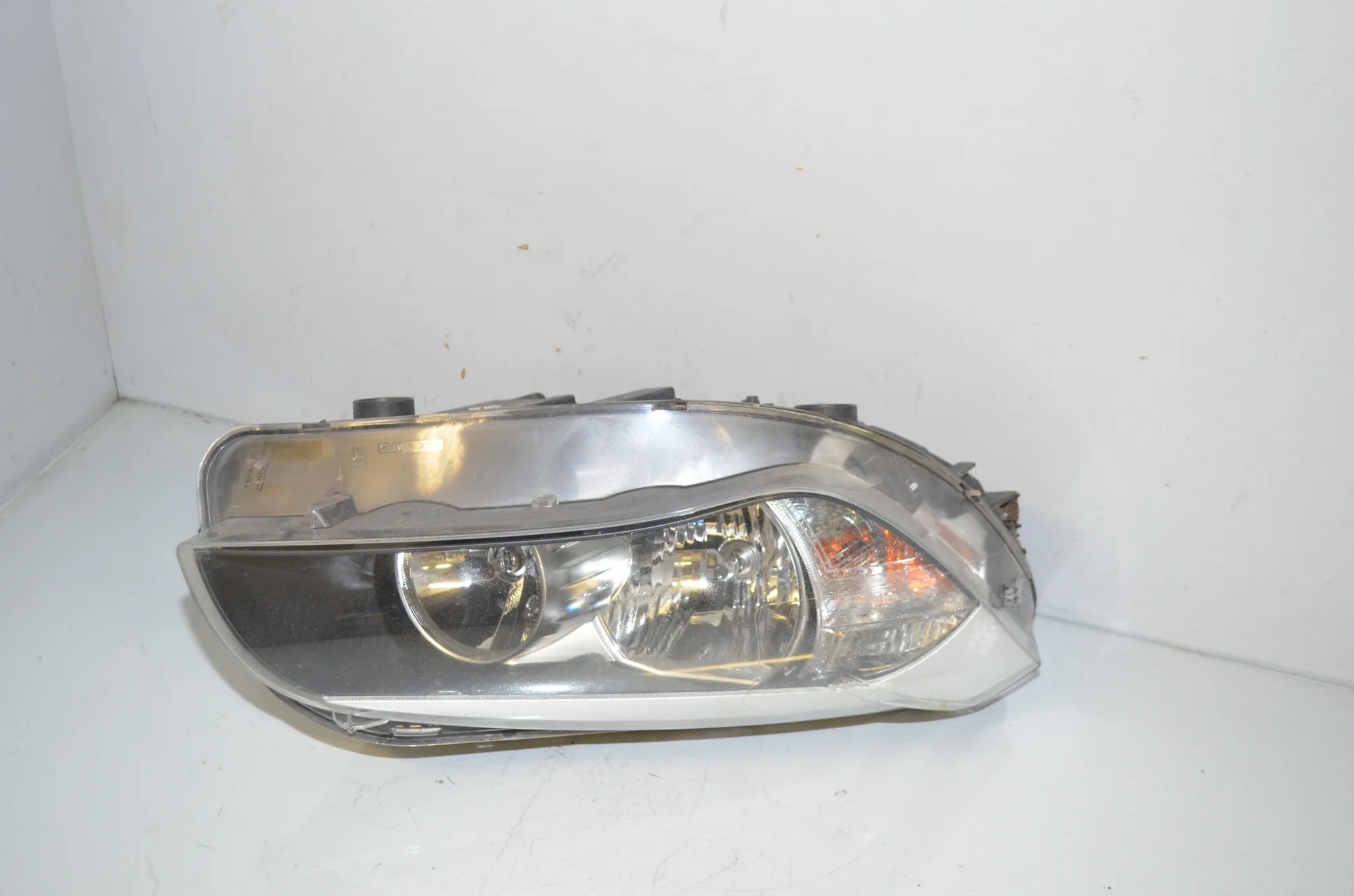 Front Right Headlight – OEM 7290234 · BMW X1 (E84) sDrive 20 i 2012 – 5