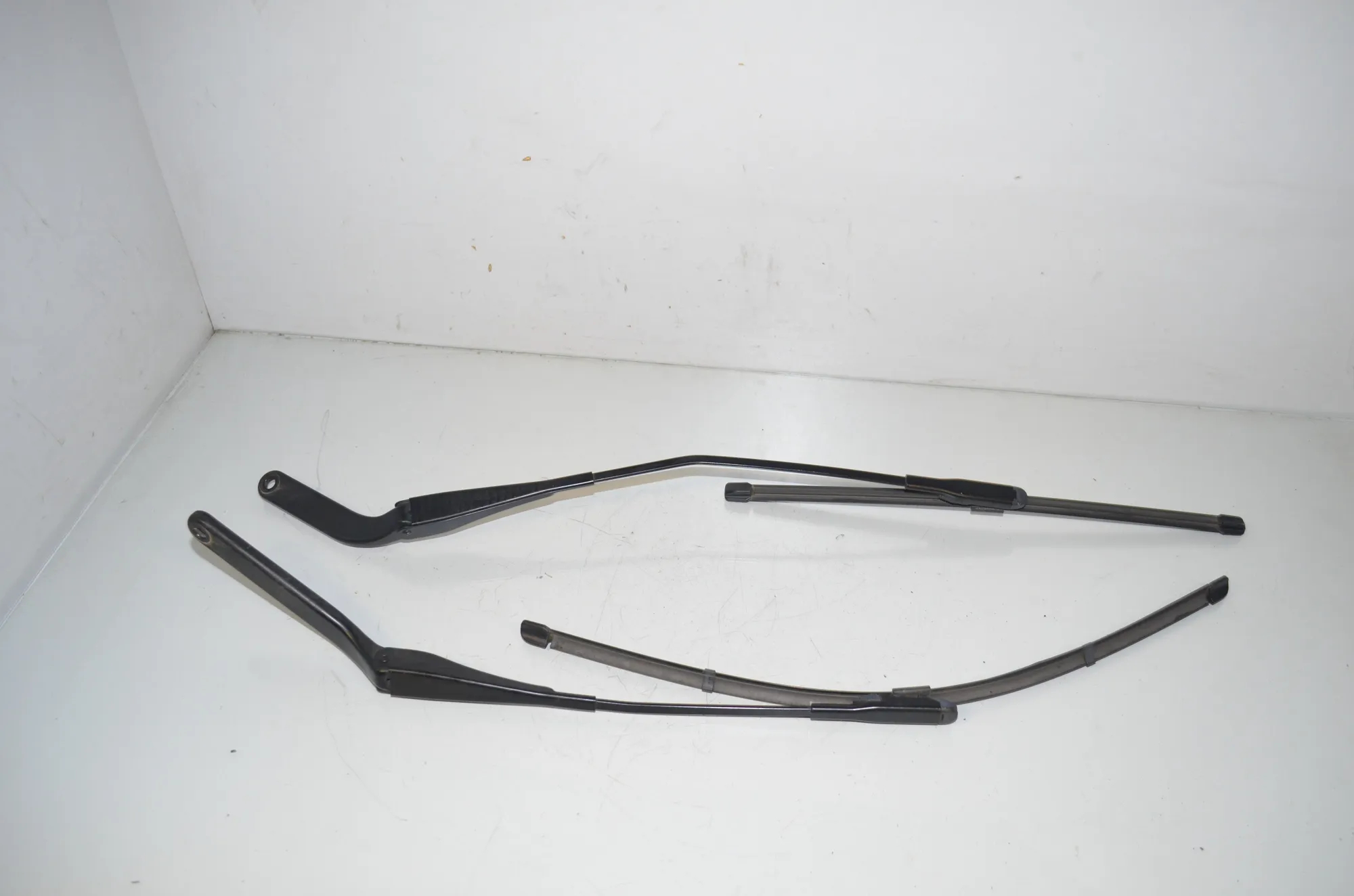Front Wiper Arms – OEM 2990029 · BMW X1 (E84) sDrive 20 i 2012 – 4