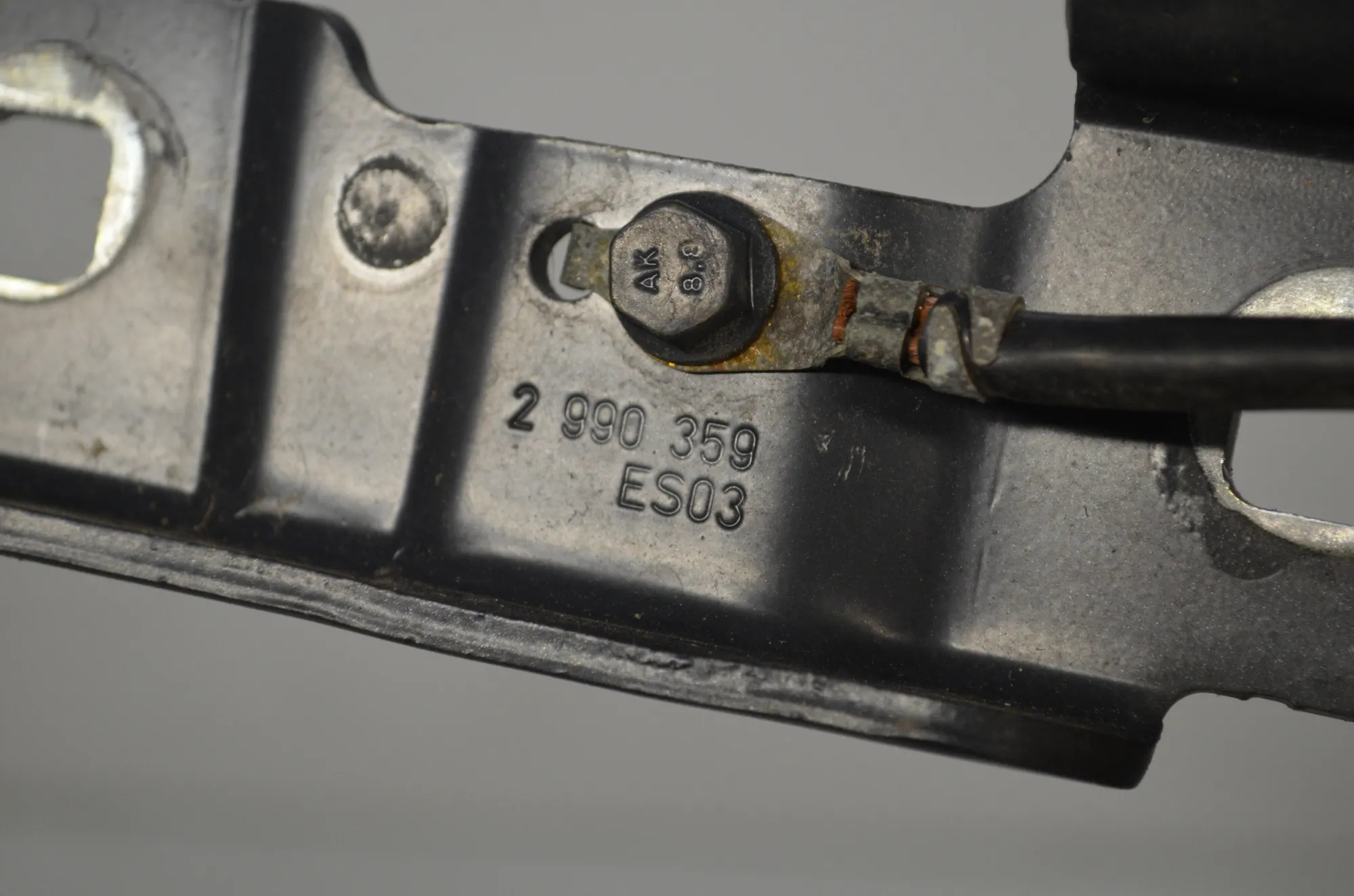 Bonnet Hood Hinge Set – OEM 2990359 · BMW X1 (E84) sDrive 20 i 2012 – 4