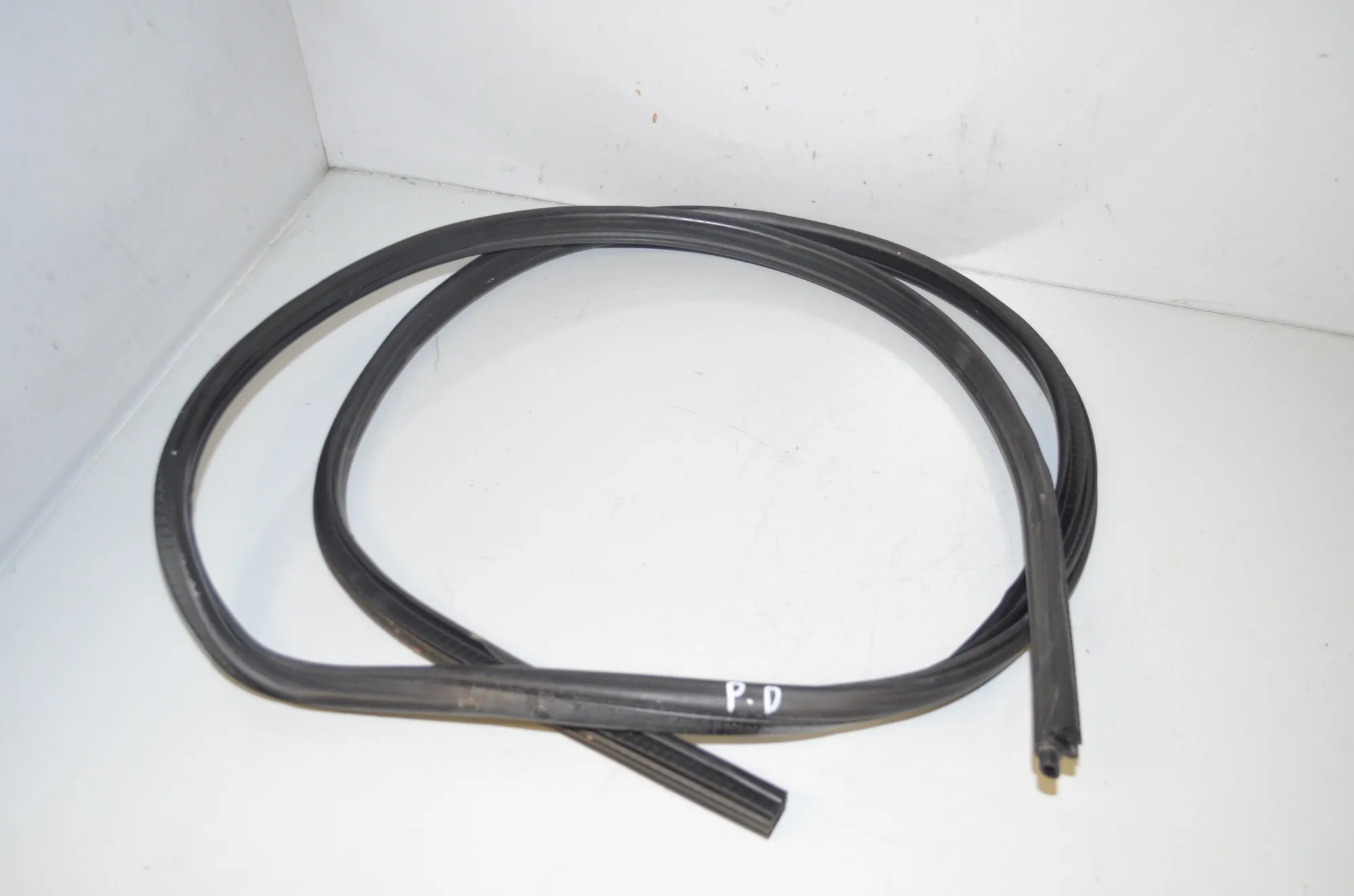 Front Right Door Seal Rubber – OEM 2993435 · BMW X1 (E84) sDrive 20 i 2012