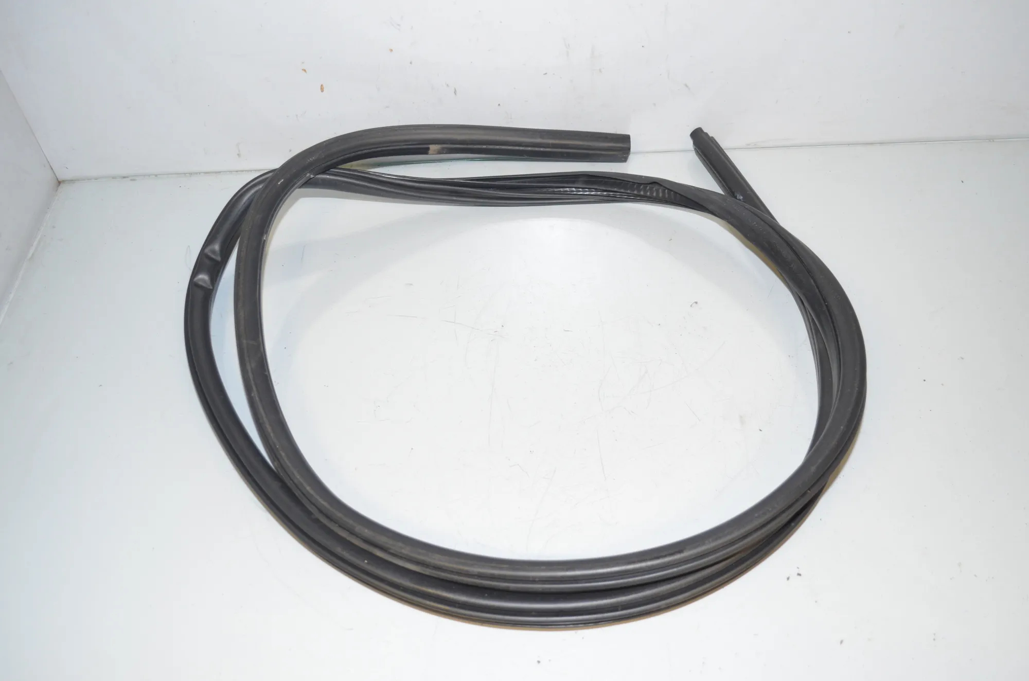 Front Right Door Seal Rubber – OEM 2993435 · BMW X1 (E84) sDrive 20 i 2012 – 3