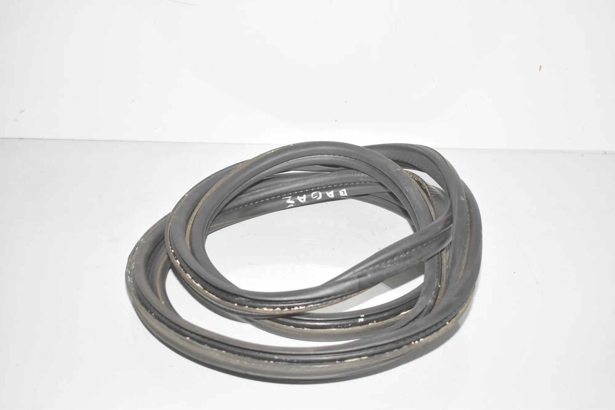Tailgate Rubber Seal – OEM 2990474 · BMW X1 (E84) sDrive 20 i 2012