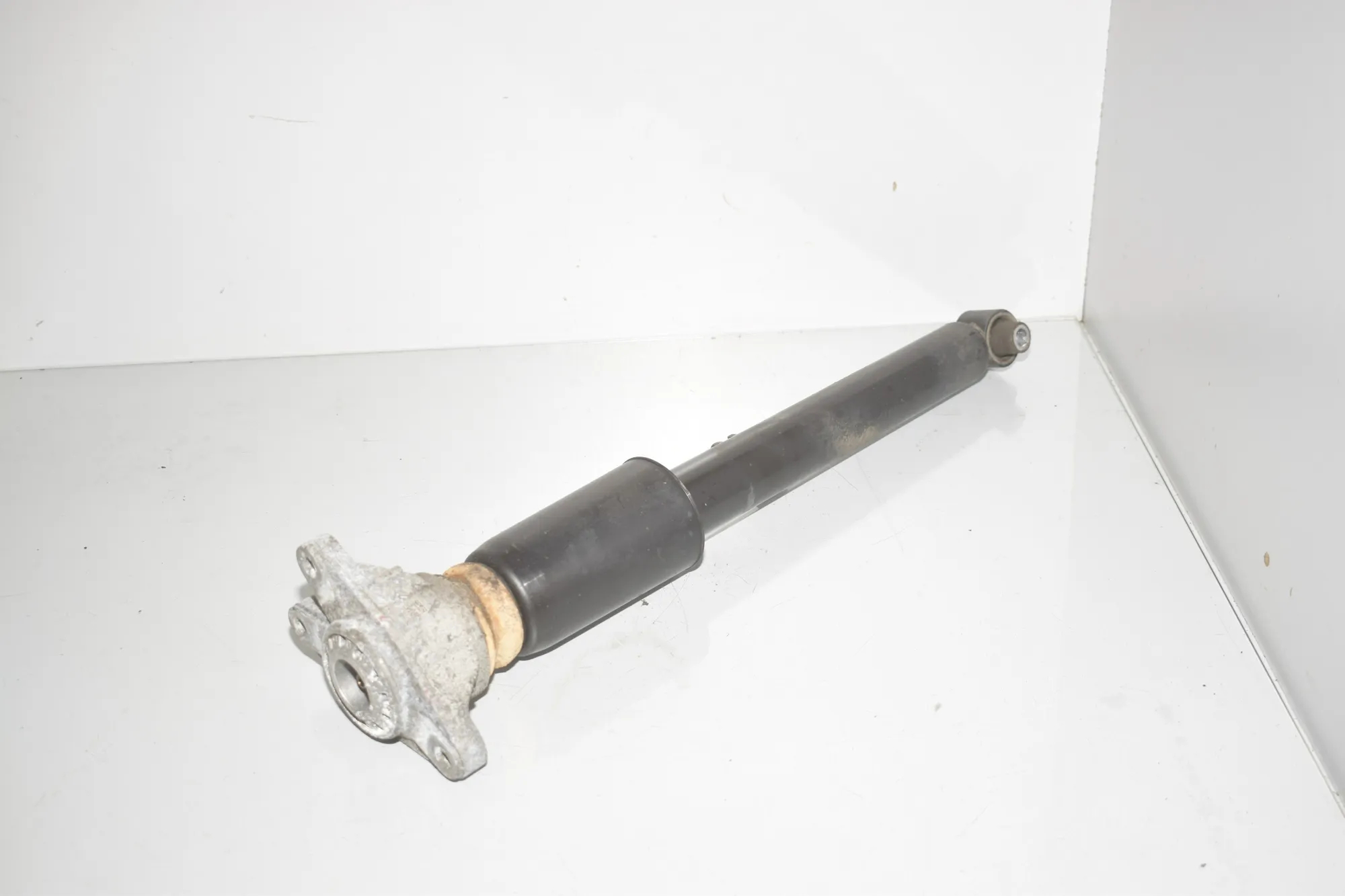 Rear Left Shock Absorber – OEM 6879319 · BMW 3 Touring (G21) BMW 3 Touring (G21) 318 d 2020