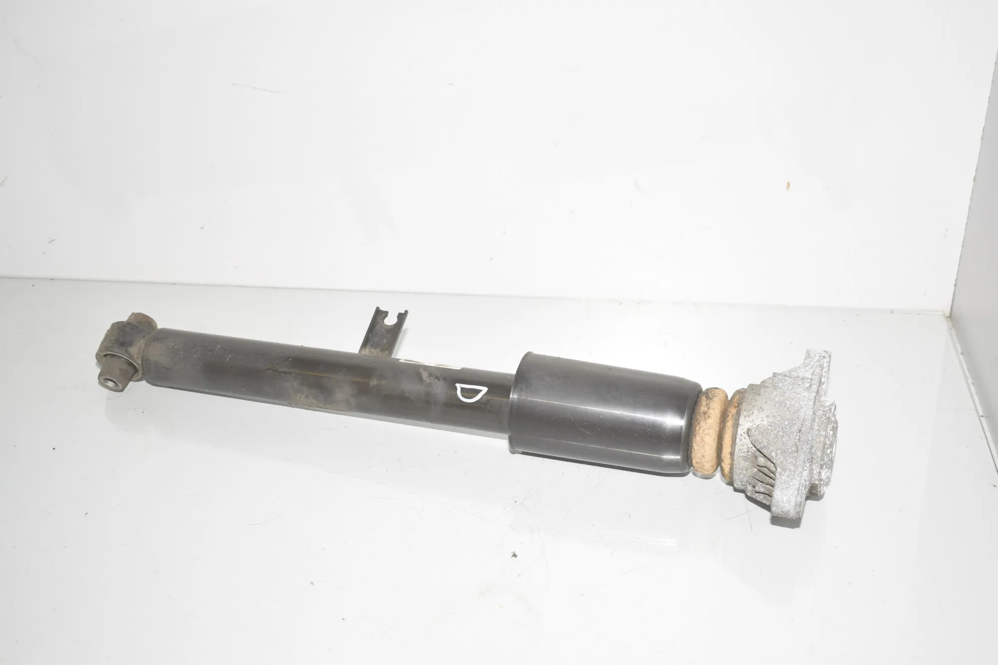 Rear Right Shock Absorber – OEM 6879319 · BMW 3 Touring (G21) BMW 3 Touring (G21) 318 d 2020 – 3