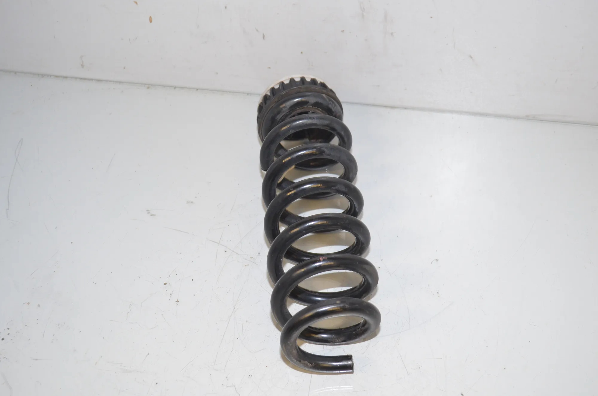 Rear Left Coil Spring – OEM 6889981 · BMW 3 Touring (G21) BMW 3 Touring (G21) 318 d 2020 – 2