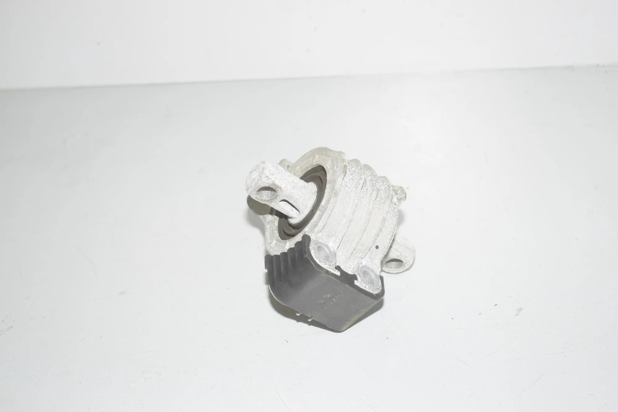 Left Side Engine Mount – OEM 6742123 · BMW i4 (G26) (2022 - -) eDrive35 2023 – 2