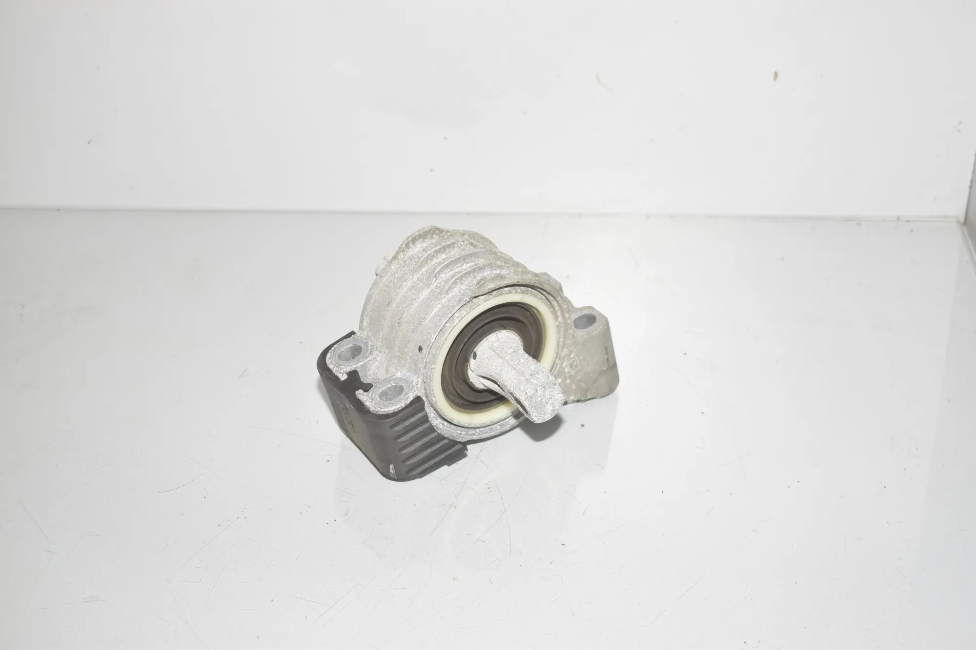 Right Side Engine Mount – OEM 8742123 · BMW i4 (G26) (2022 - -) eDrive35 2023