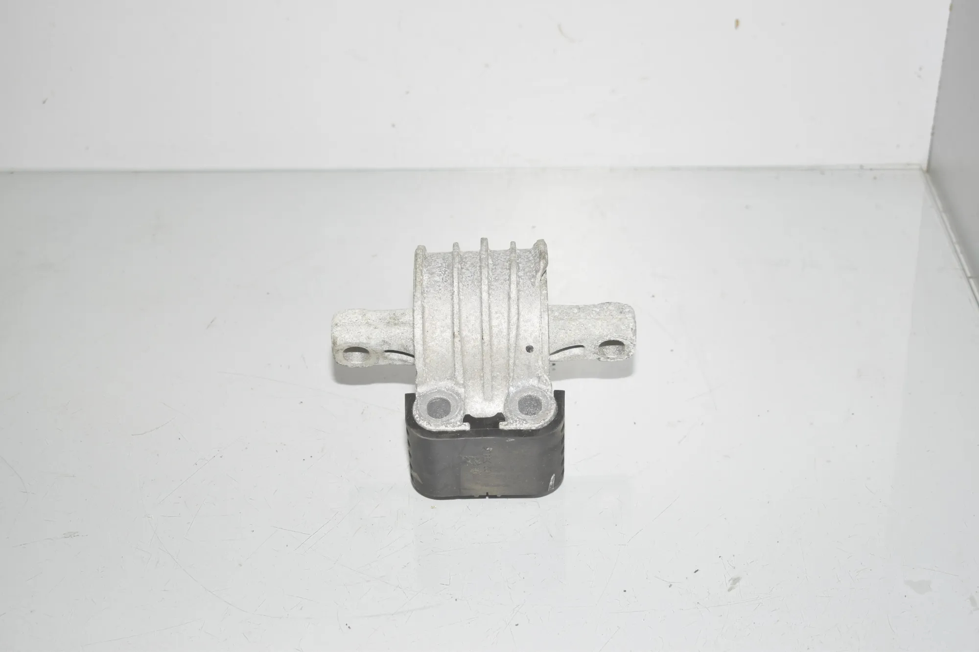Right Side Engine Mount – OEM 8742123 · BMW i4 (G26) (2022 - -) eDrive35 2023 – 2