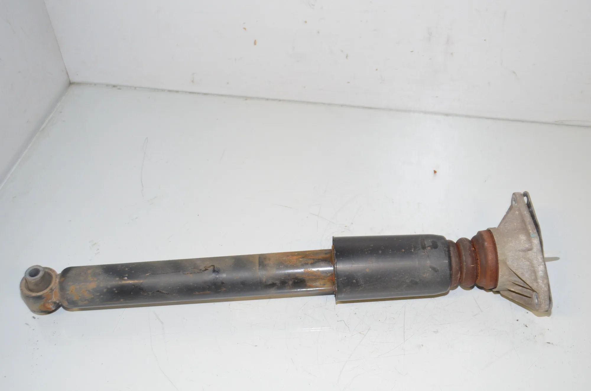 Rear Left Shock Absorber – OEM 6791568 · BMW 3 (F30, F80) 318 d 2013 – 3