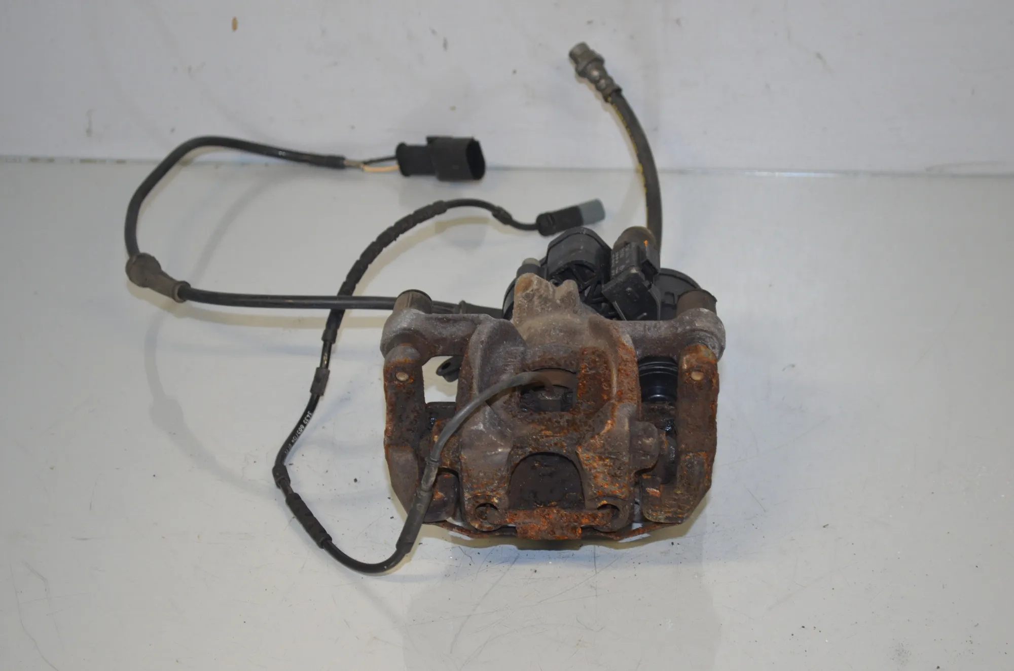 Rear Right Brake Caliper – OEM 6883020 · BMW i3 (I01) Electric 2019