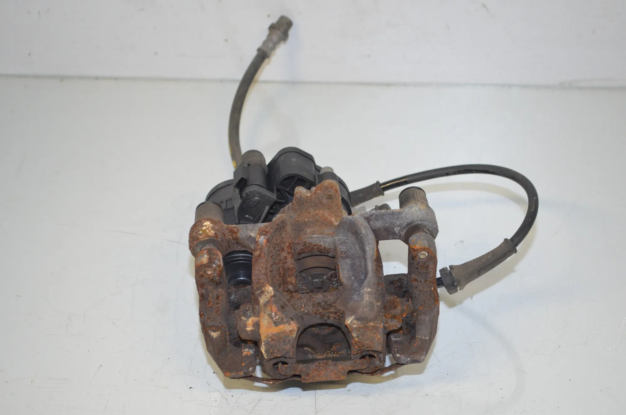 Rear Left Brake Caliper – OEM 6883019 · BMW i3 (I01) Electric 2019