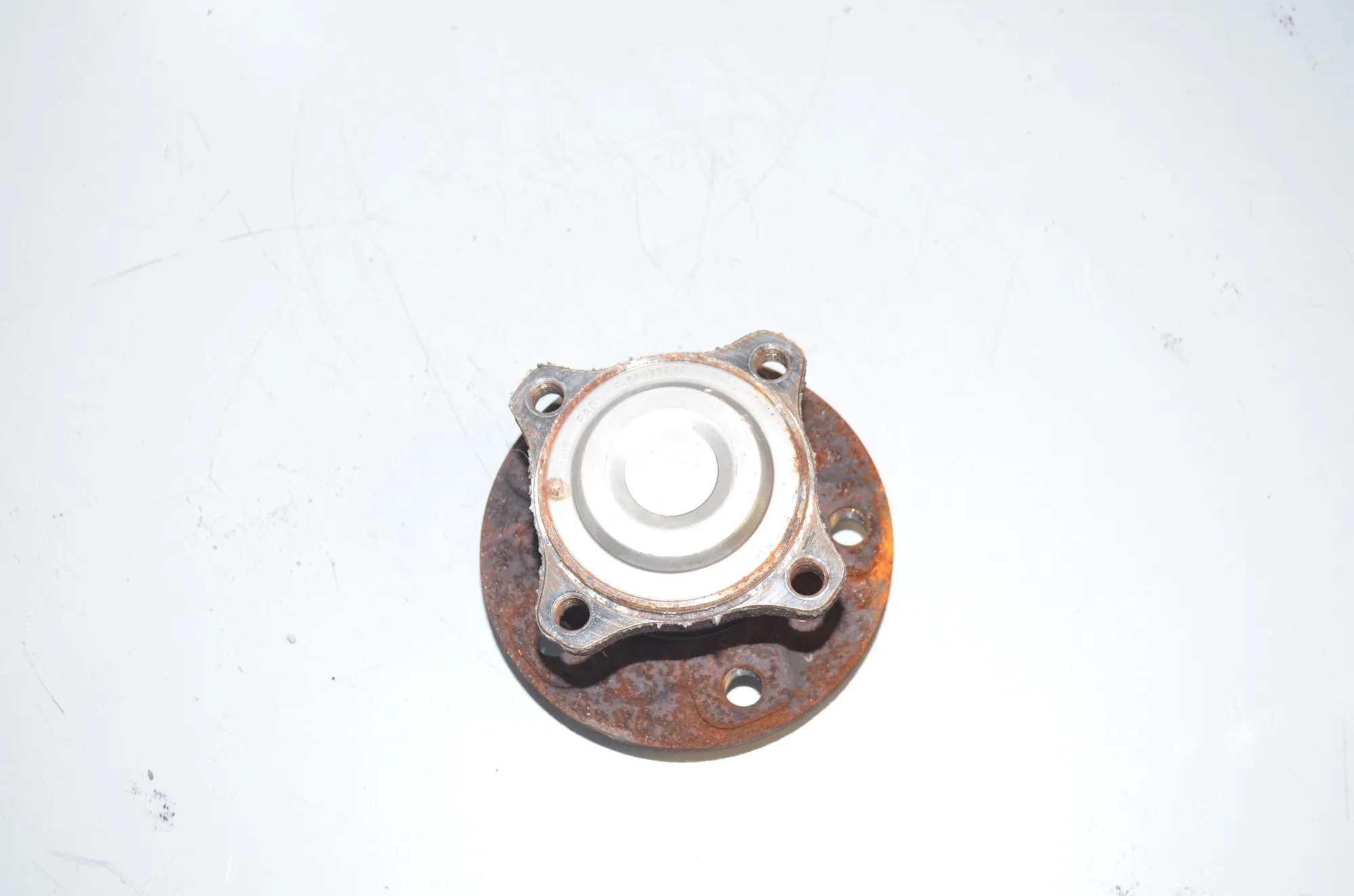 Front Left Wheel Bearing – OEM 6867927 · BMW i3 (I01) Electric 2019