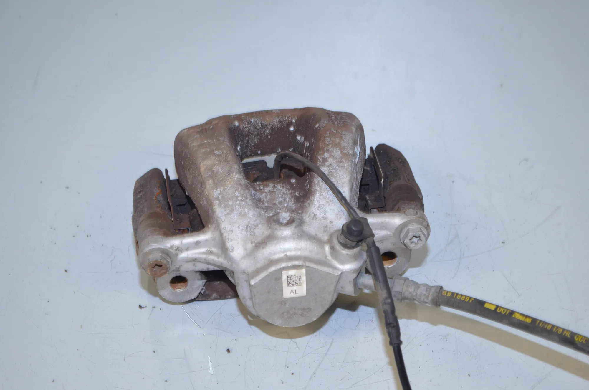 Front Left Brake Caliper – OEM 6860269 · BMW i3 (I01) Electric 2019 – 2