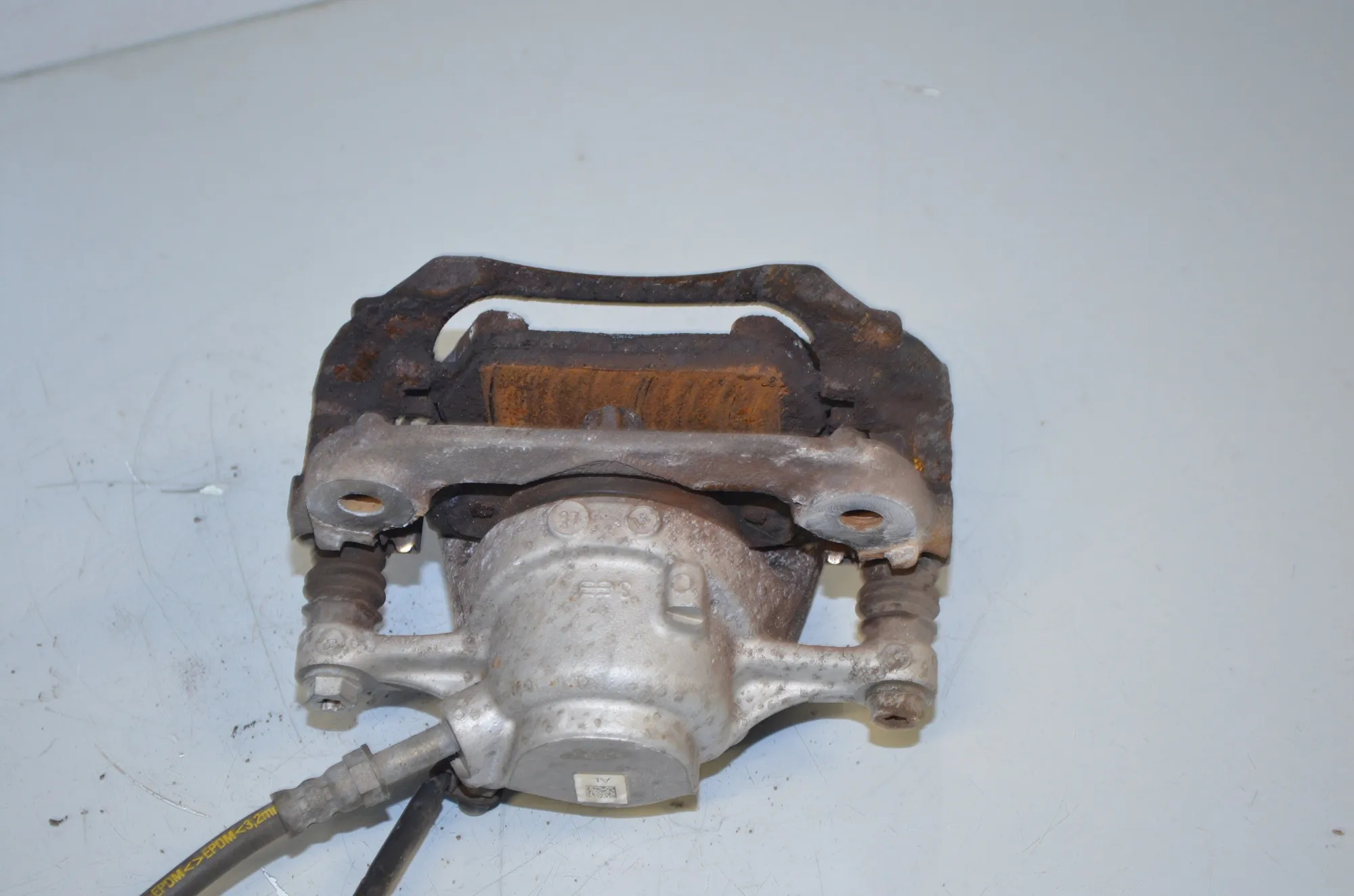 Front Left Brake Caliper – OEM 6860269 · BMW i3 (I01) Electric 2019 – 4