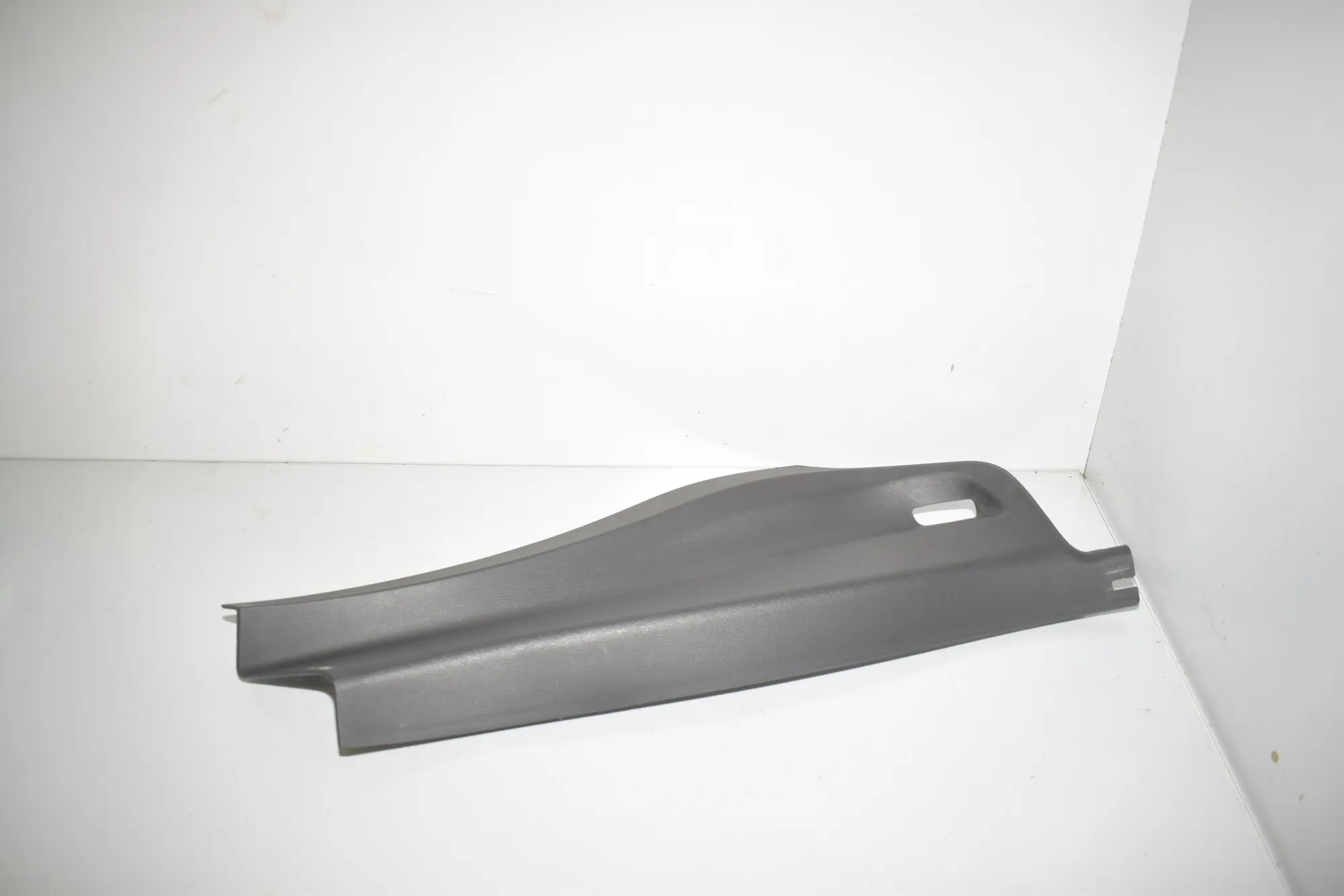 Right Side Pillar Trim – OEM 7392880 · BMW X1 (F48) xDrive 18 d 2017