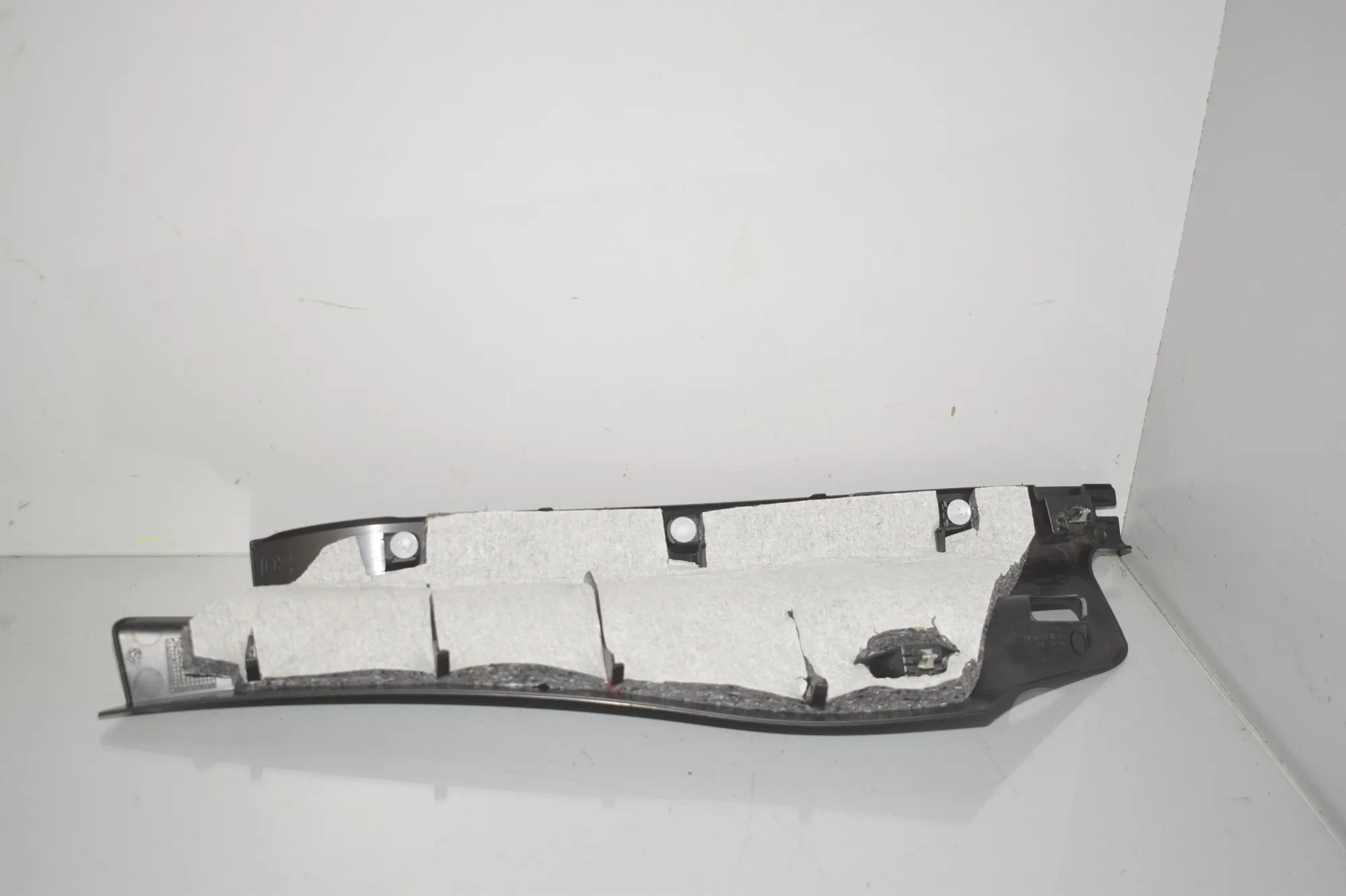 Right Side Pillar Trim – OEM 7392880 · BMW X1 (F48) xDrive 18 d 2017 – 4