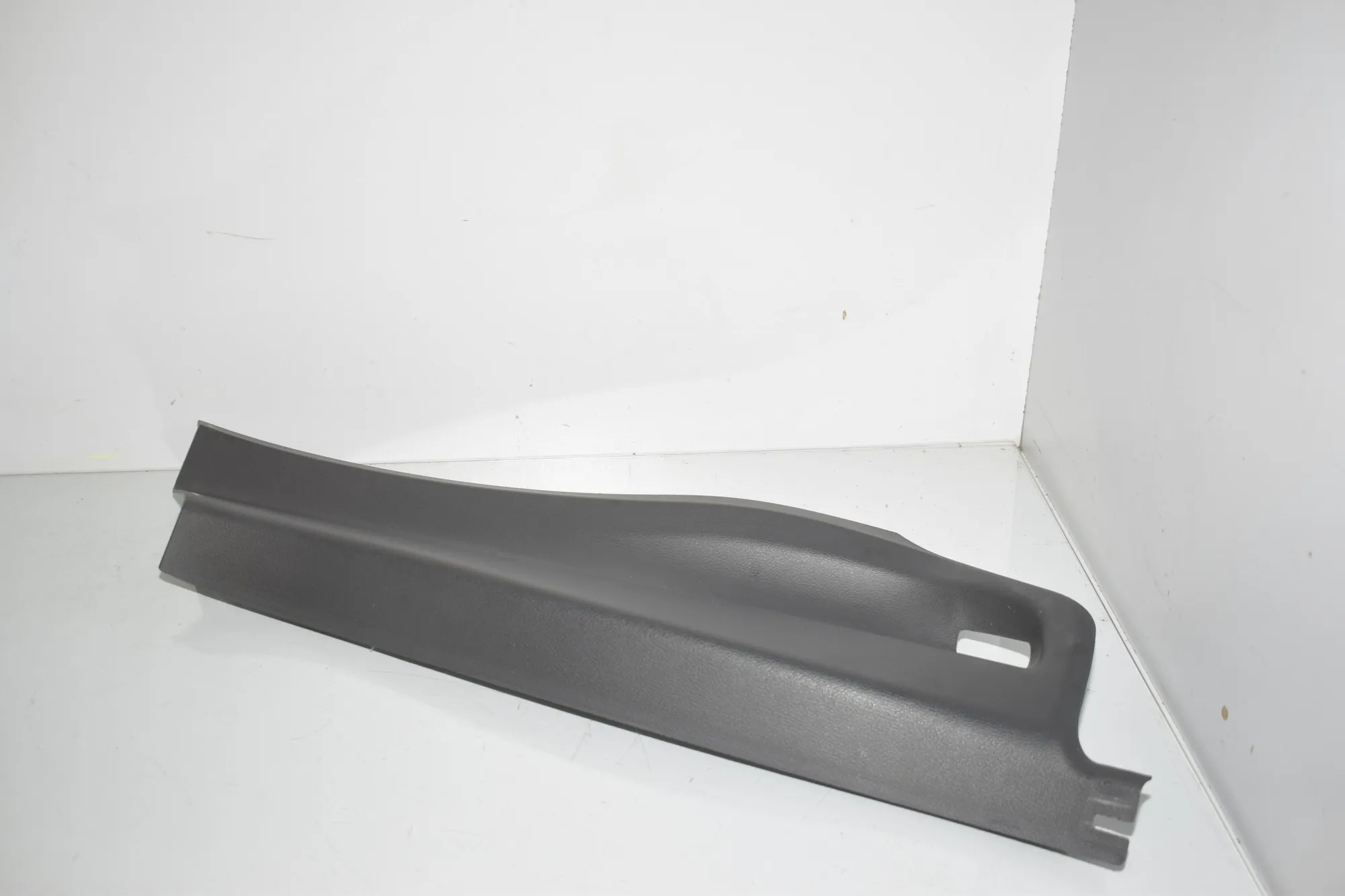 Right Side Pillar Trim – OEM 7392880 · BMW X1 (F48) xDrive 18 d 2017 – 2