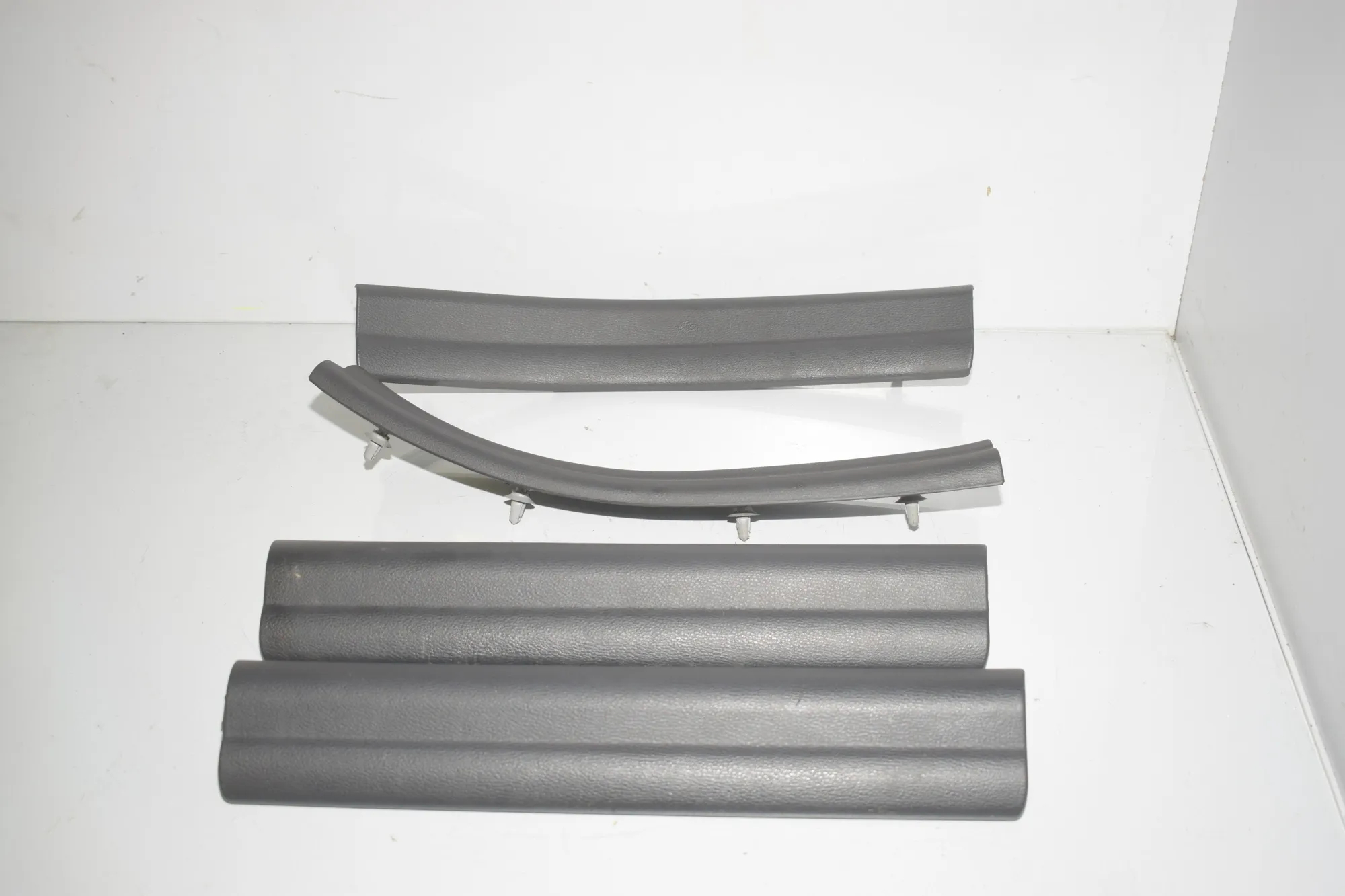 Front Right Interior Step Trim – OEM 7326833 · BMW X1 (F48) xDrive 18 d 2017