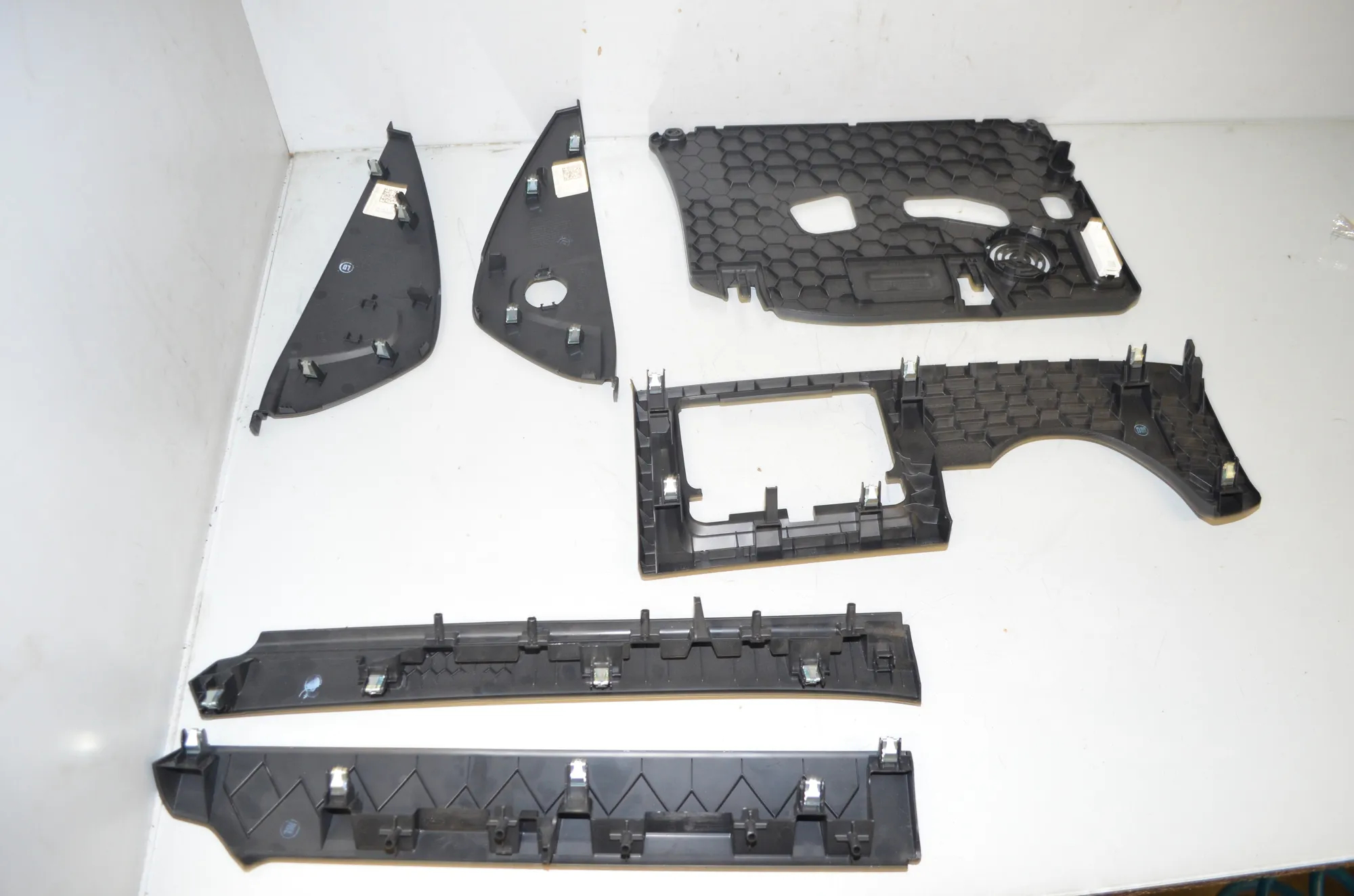 Dashboard Lower Trim – OEM 9292145 · BMW X1 (F48) xDrive 18 d 2017 – 5