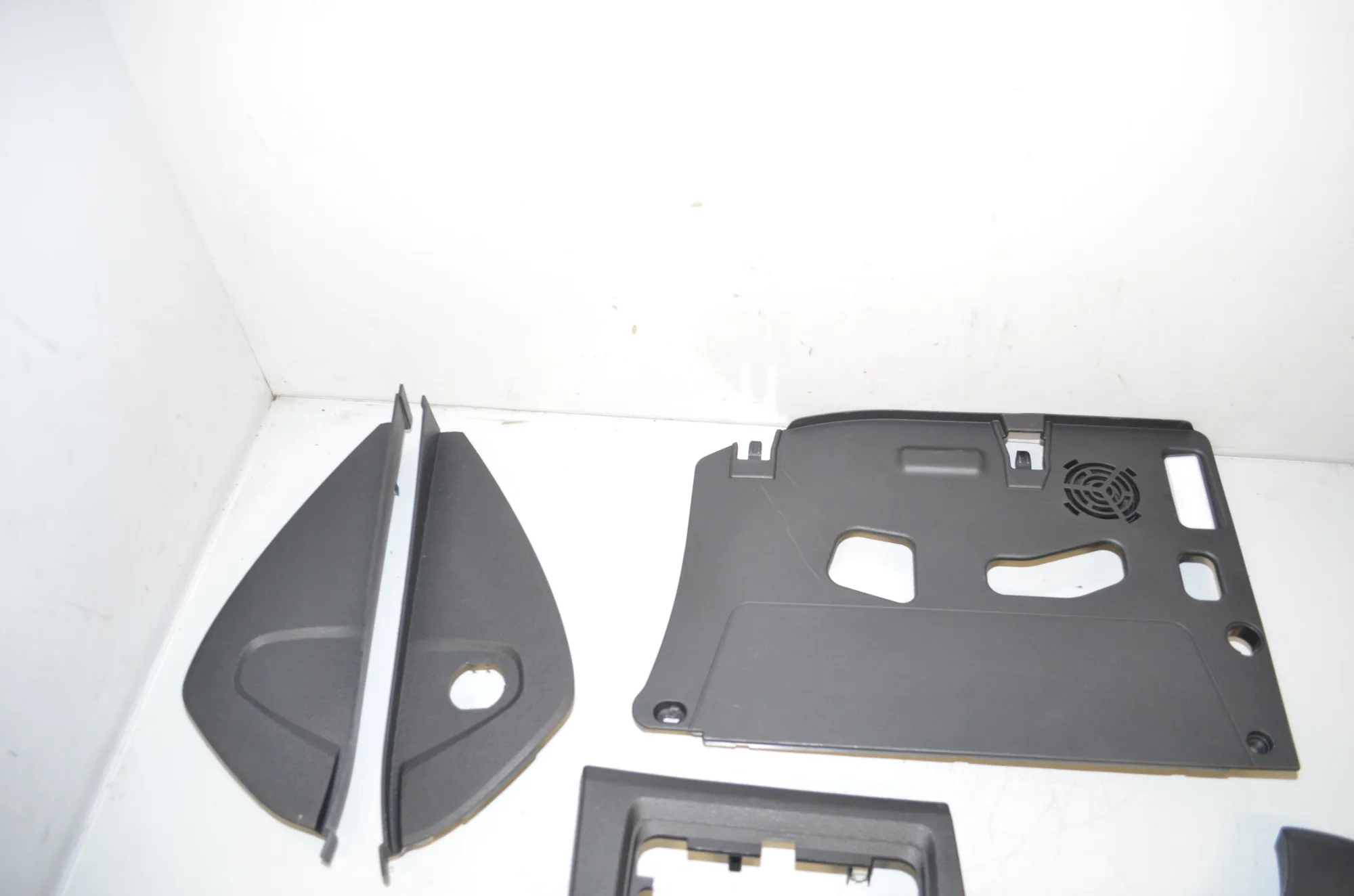 Dashboard Lower Trim – OEM 9292145 · BMW X1 (F48) xDrive 18 d 2017 – 2