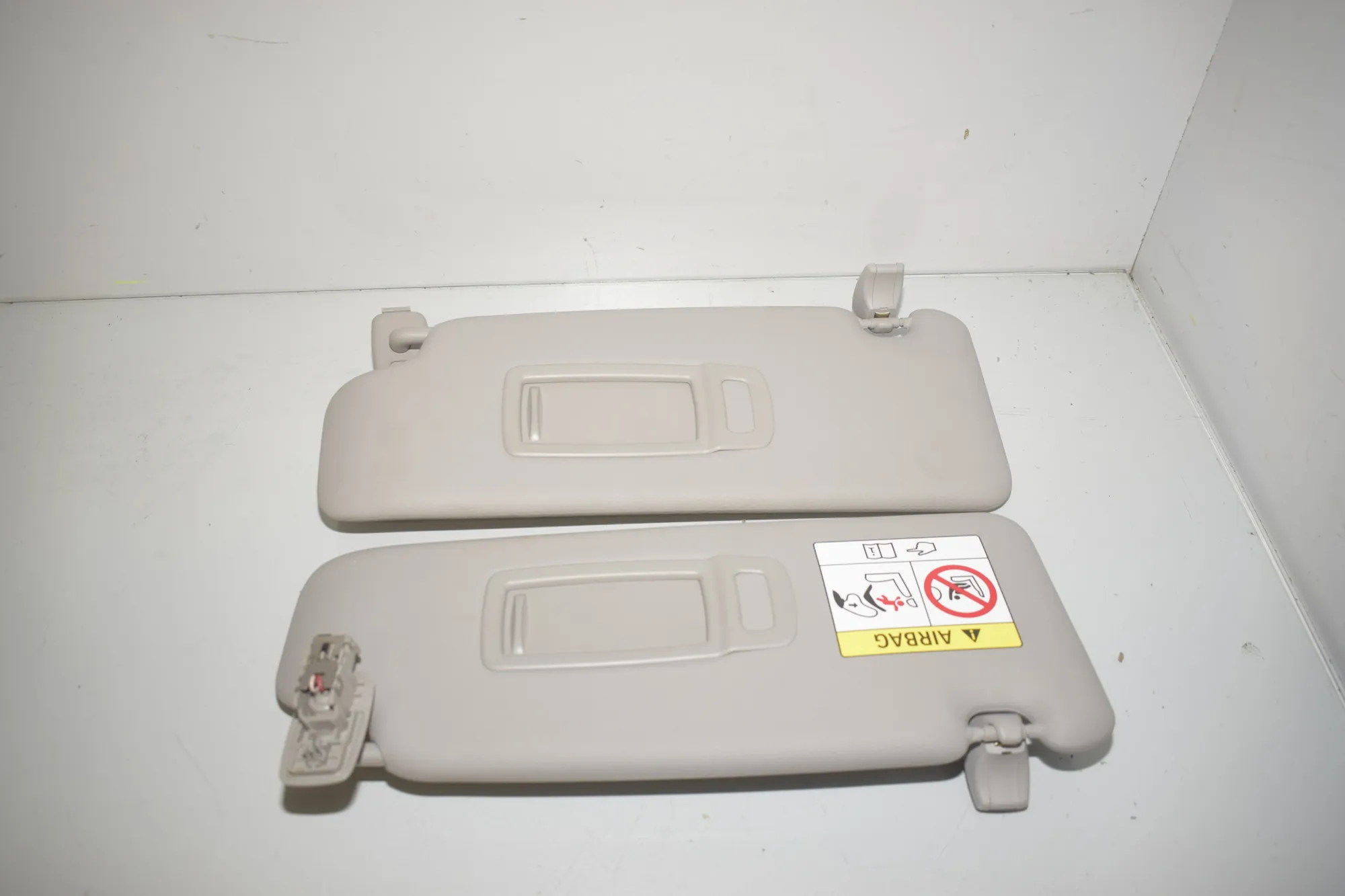 Right Side Sun Visor – OEM 5A3BCC2 · BMW X1 (F48) xDrive 18 d 2017 – 2
