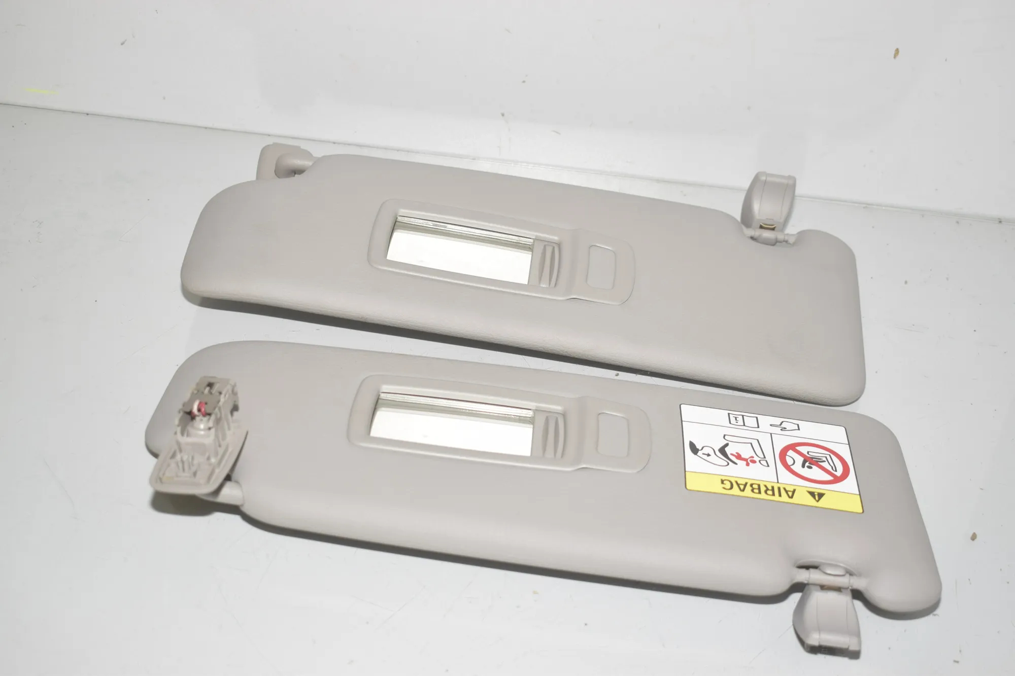 Right Side Sun Visor – OEM 5A3BCC2 · BMW X1 (F48) xDrive 18 d 2017 – 4