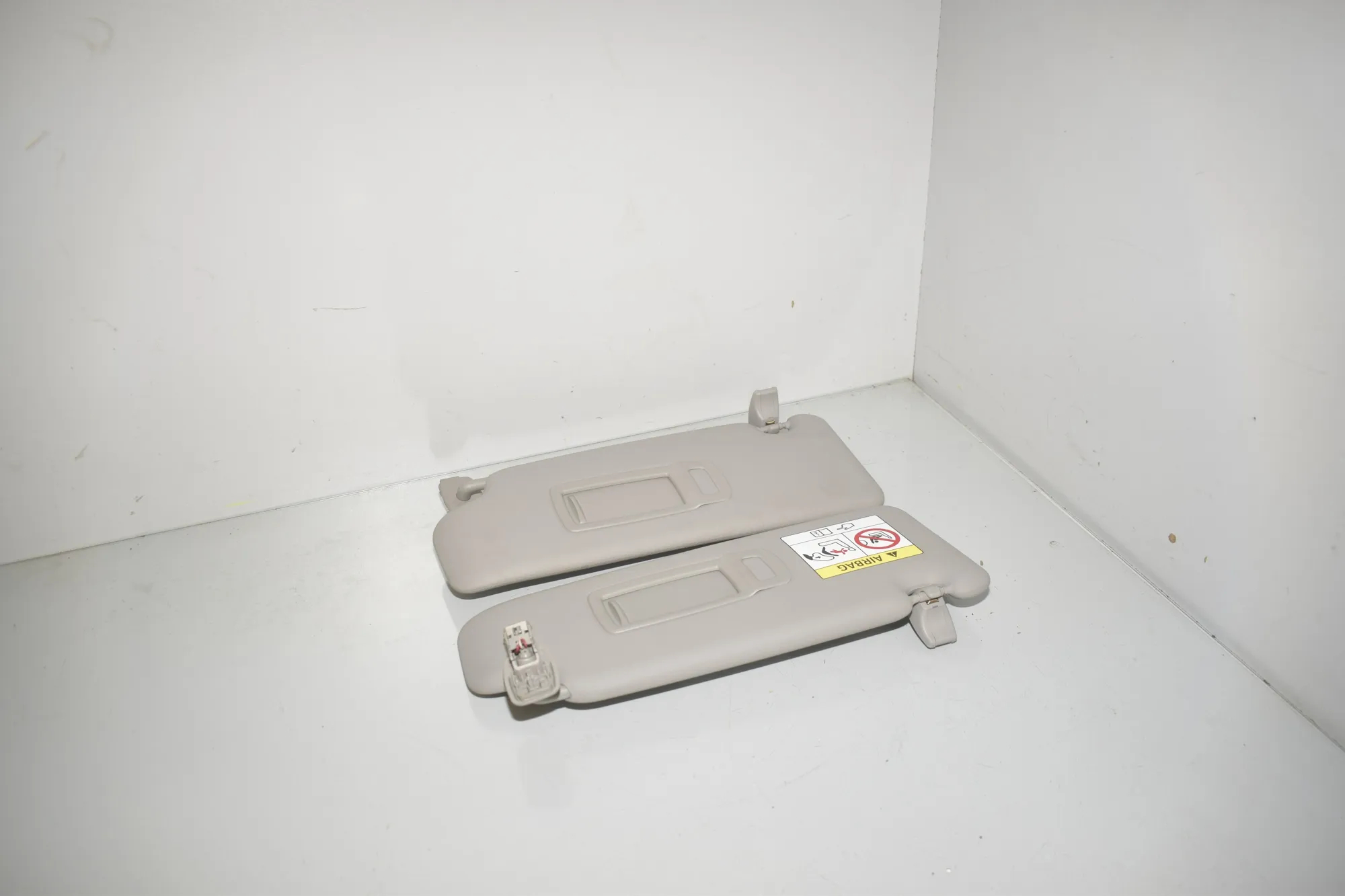 Right Side Sun Visor – OEM 5A3BCC2 · BMW X1 (F48) xDrive 18 d 2017 – 3