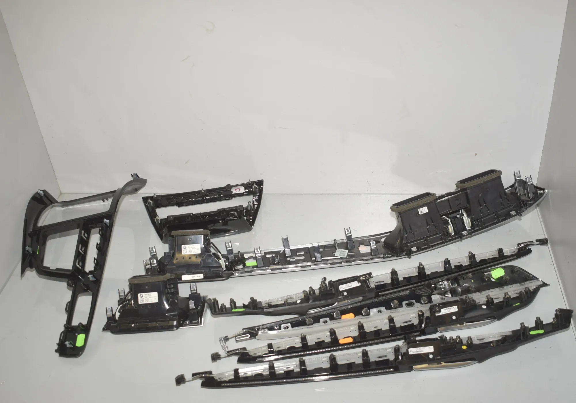 Interior Trim Strips Kit – OEM 9292739 · BMW X1 (F48) xDrive 18 d 2017 – 8