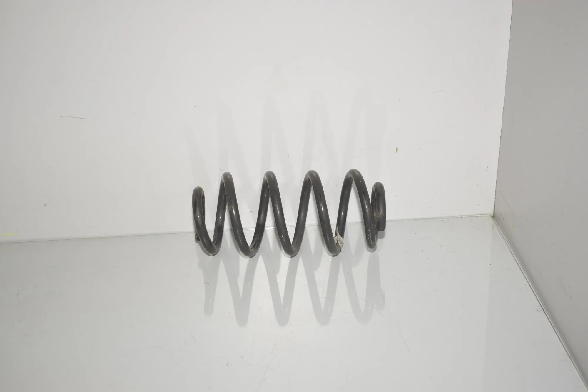 Rear Left Coil Spring – OEM 6872297 · BMW X1 (F48) xDrive 18 d 2017