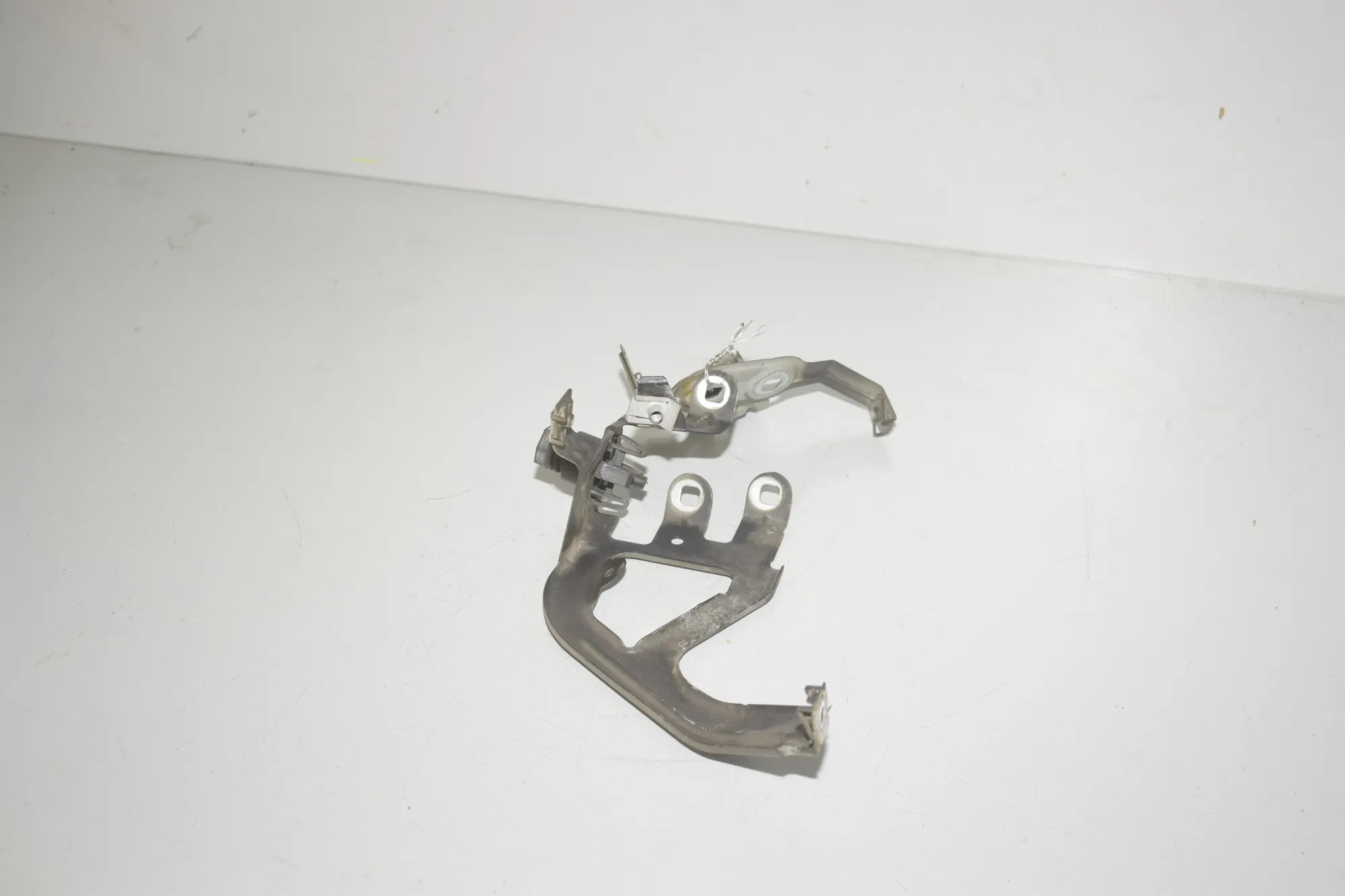 Front Right Fender Holder – OEM 7207210 · BMW 5 Touring (F11) 535 d 2013 – 3