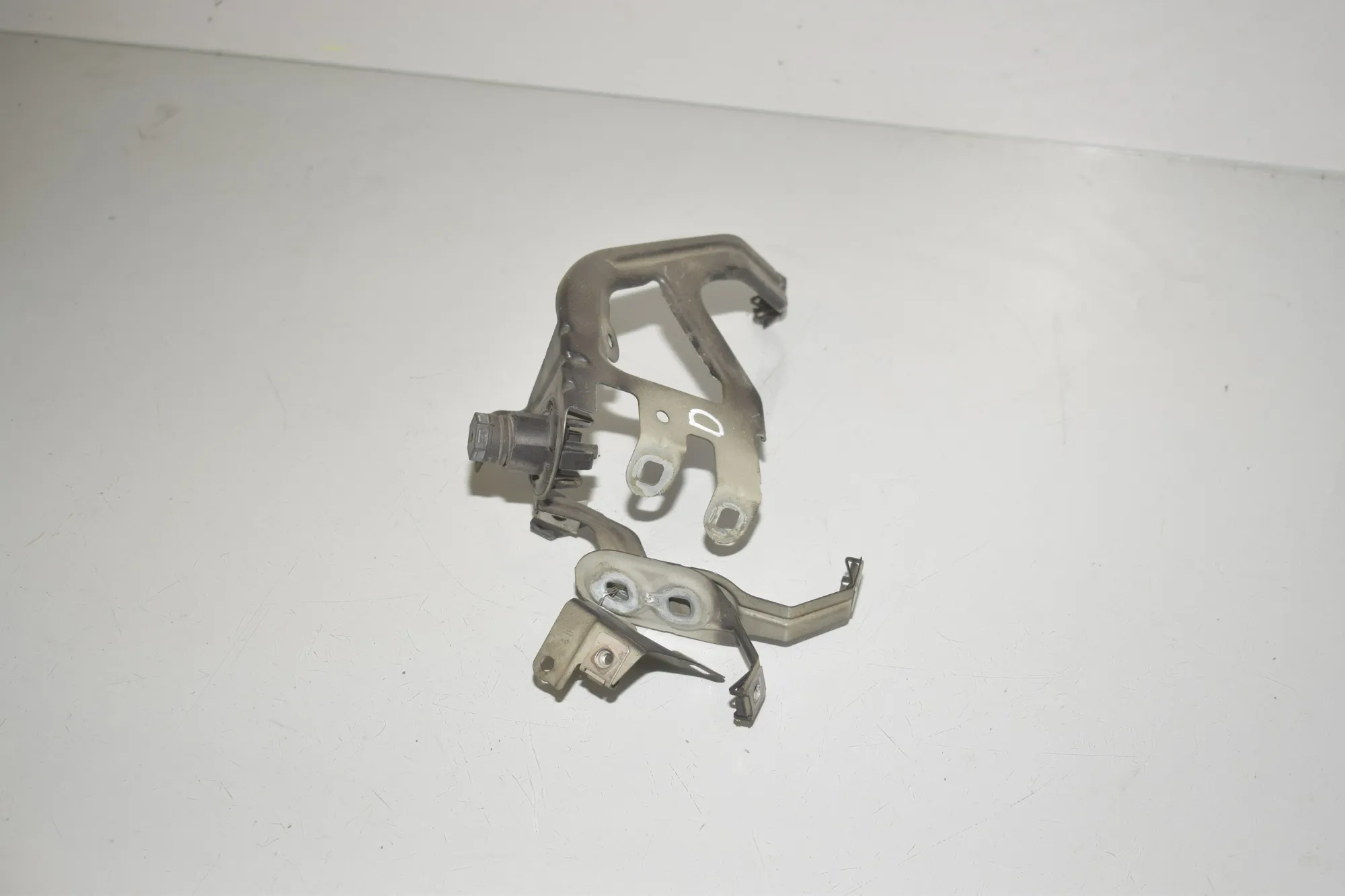 Front Right Fender Holder – OEM 7207210 · BMW 5 Touring (F11) 535 d 2013 – 4