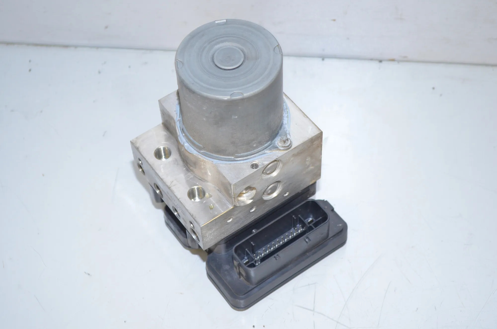 Distance Radar Sensor – OEM 9220065 · BMW 5 Touring (F11) 535 d 2013 – 8