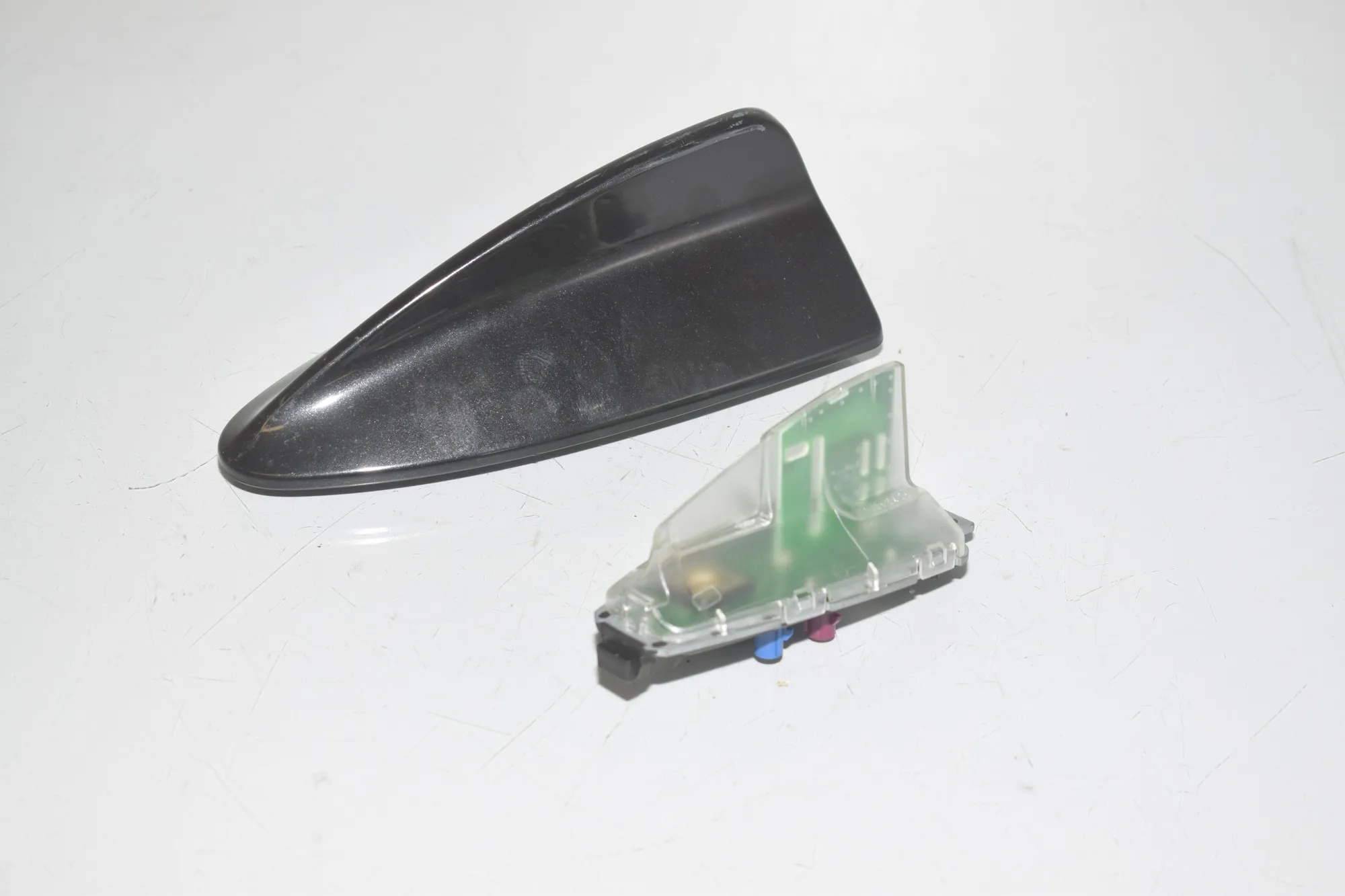 Antenna Trim – OEM 6950704 · BMW 5 Touring (F11) 535 d 2013 – 2